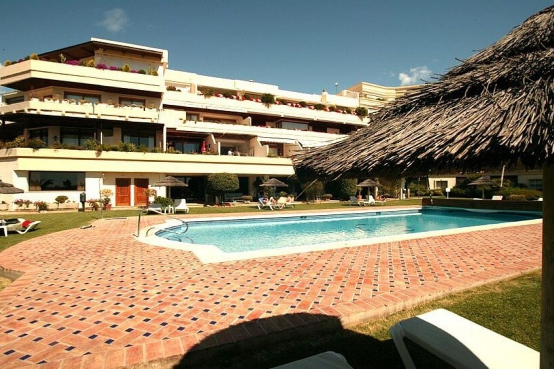 Resale - apartment - Marbella - Nueva Andalucía
