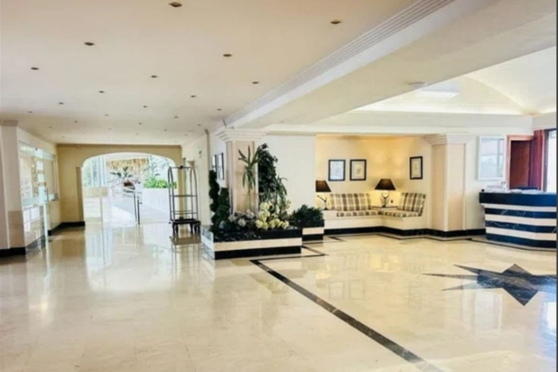 Resale - apartment - Marbella - Nueva Andalucía
