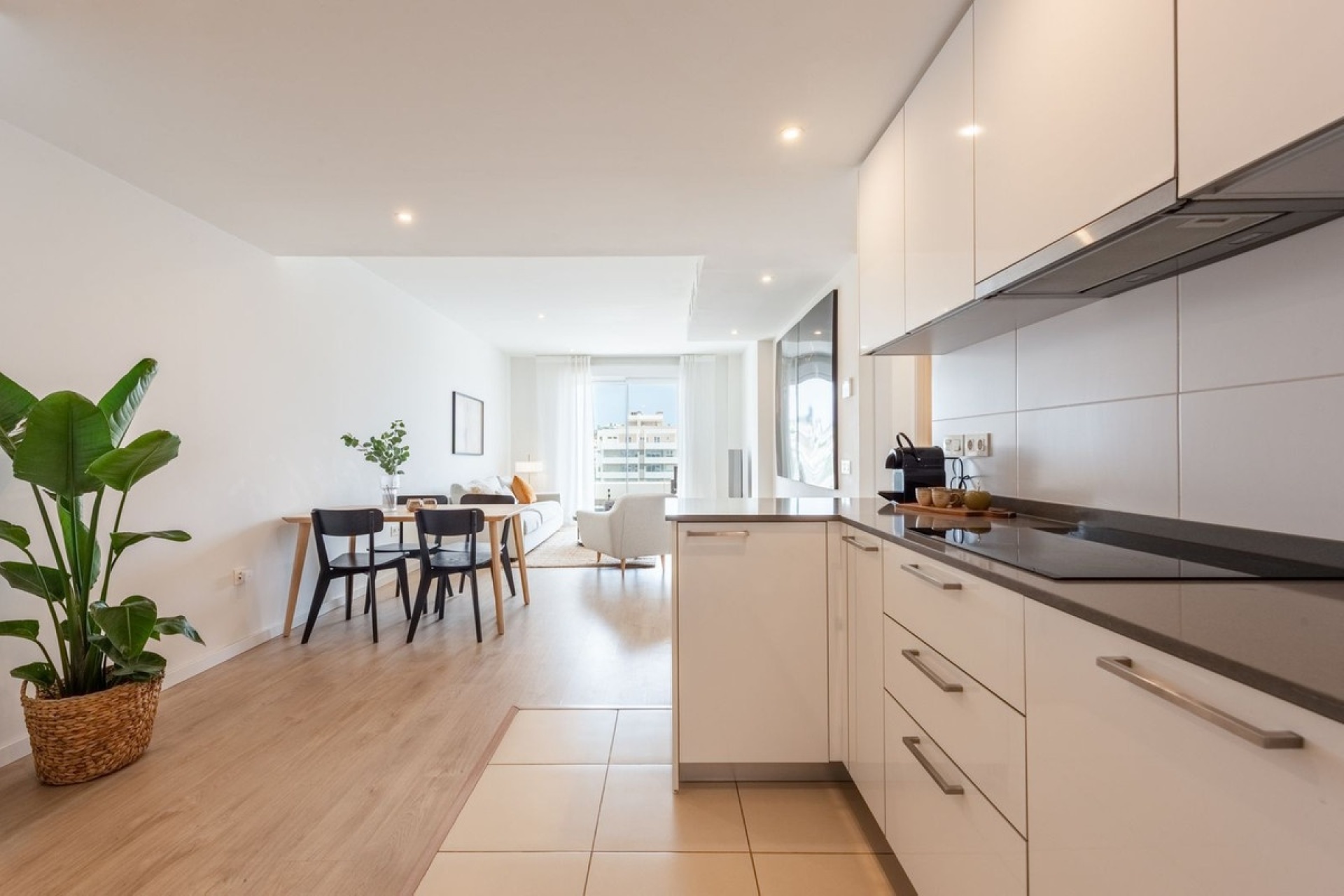 Resale - apartment - Marbella - Nueva Andalucía