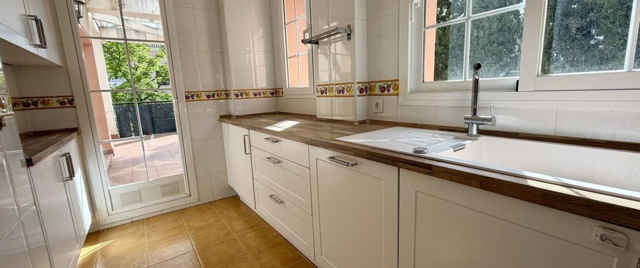 Resale - apartment - Marbella - Nueva Andalucía