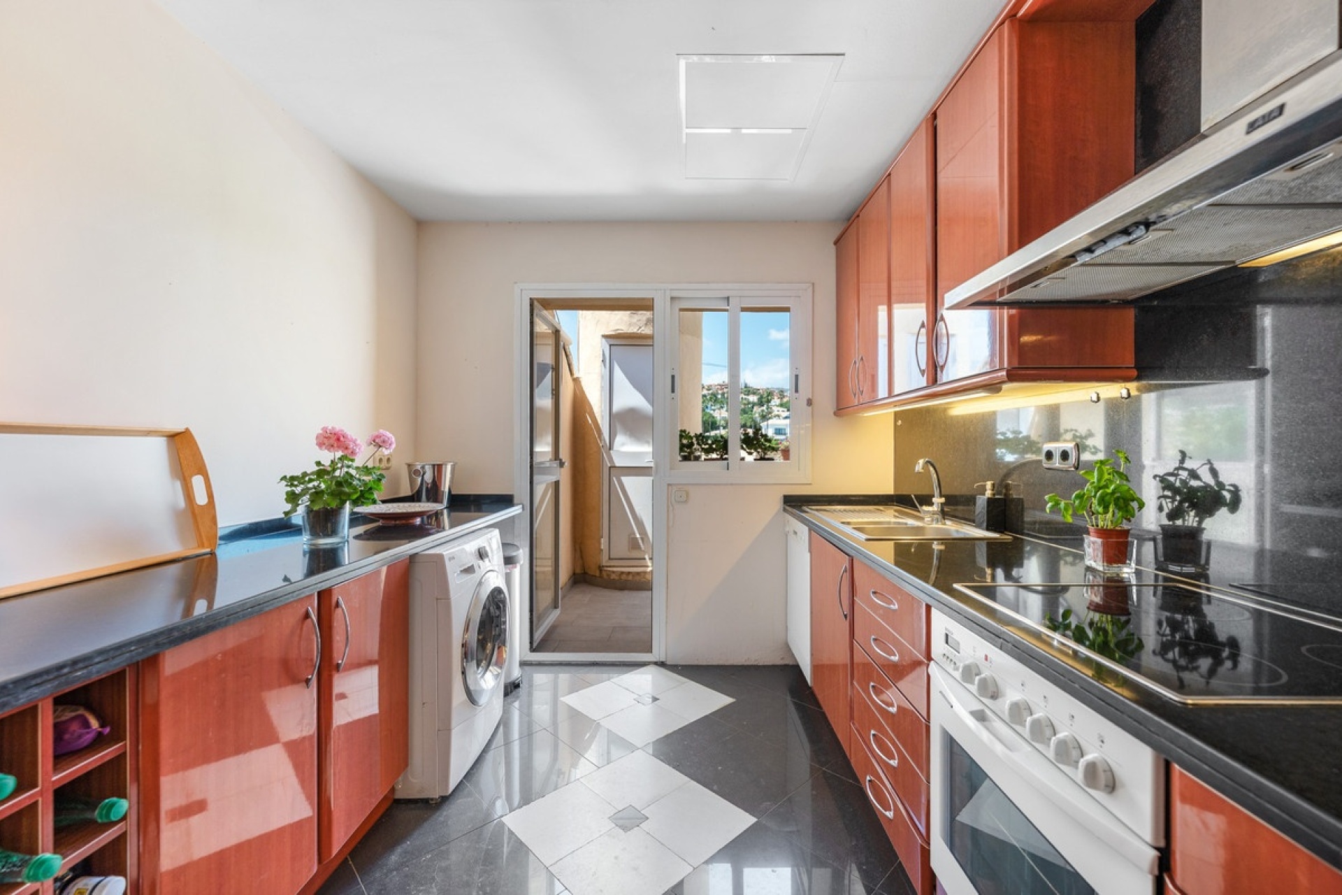 Resale - apartment - Marbella - Nueva Andalucía