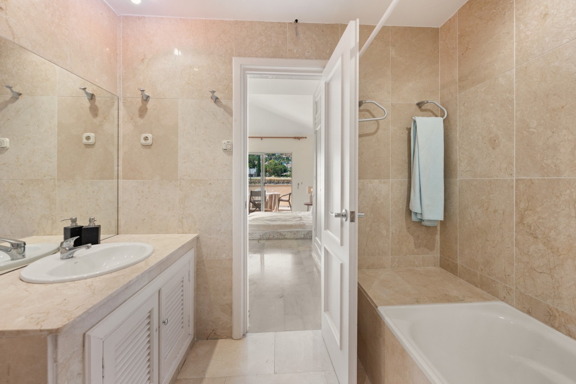 Resale - apartment - Marbella - Nueva Andalucía