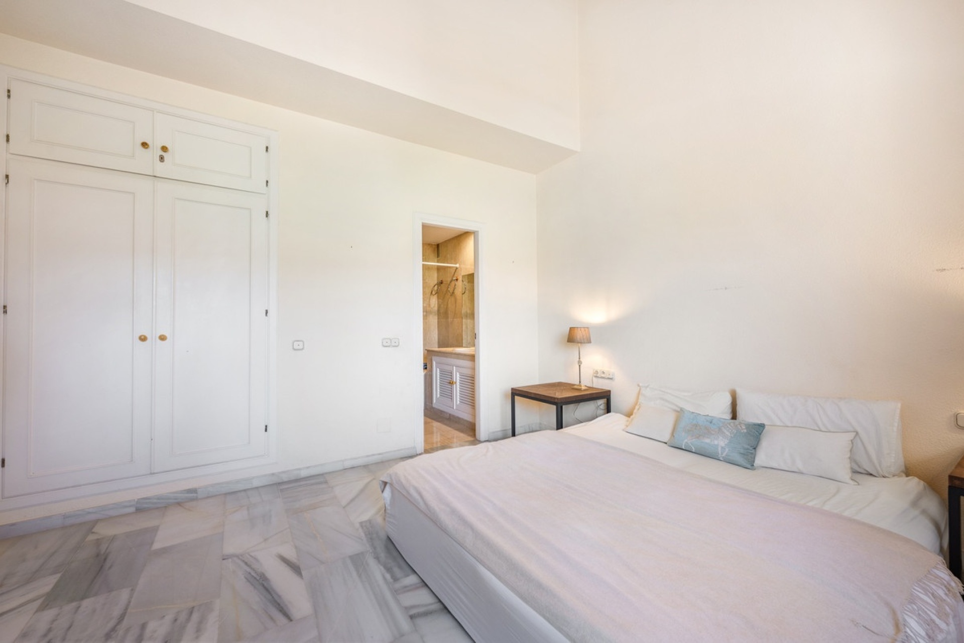 Resale - apartment - Marbella - Nueva Andalucía