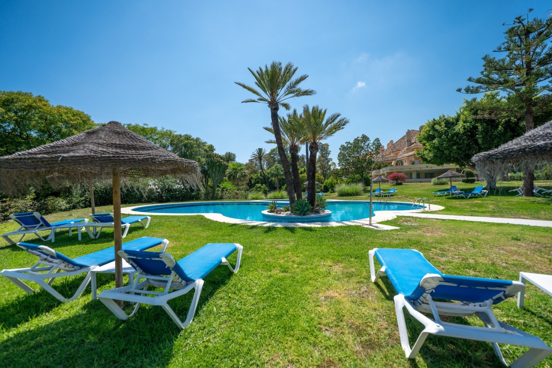 Resale - apartment - Marbella - Nueva Andalucía
