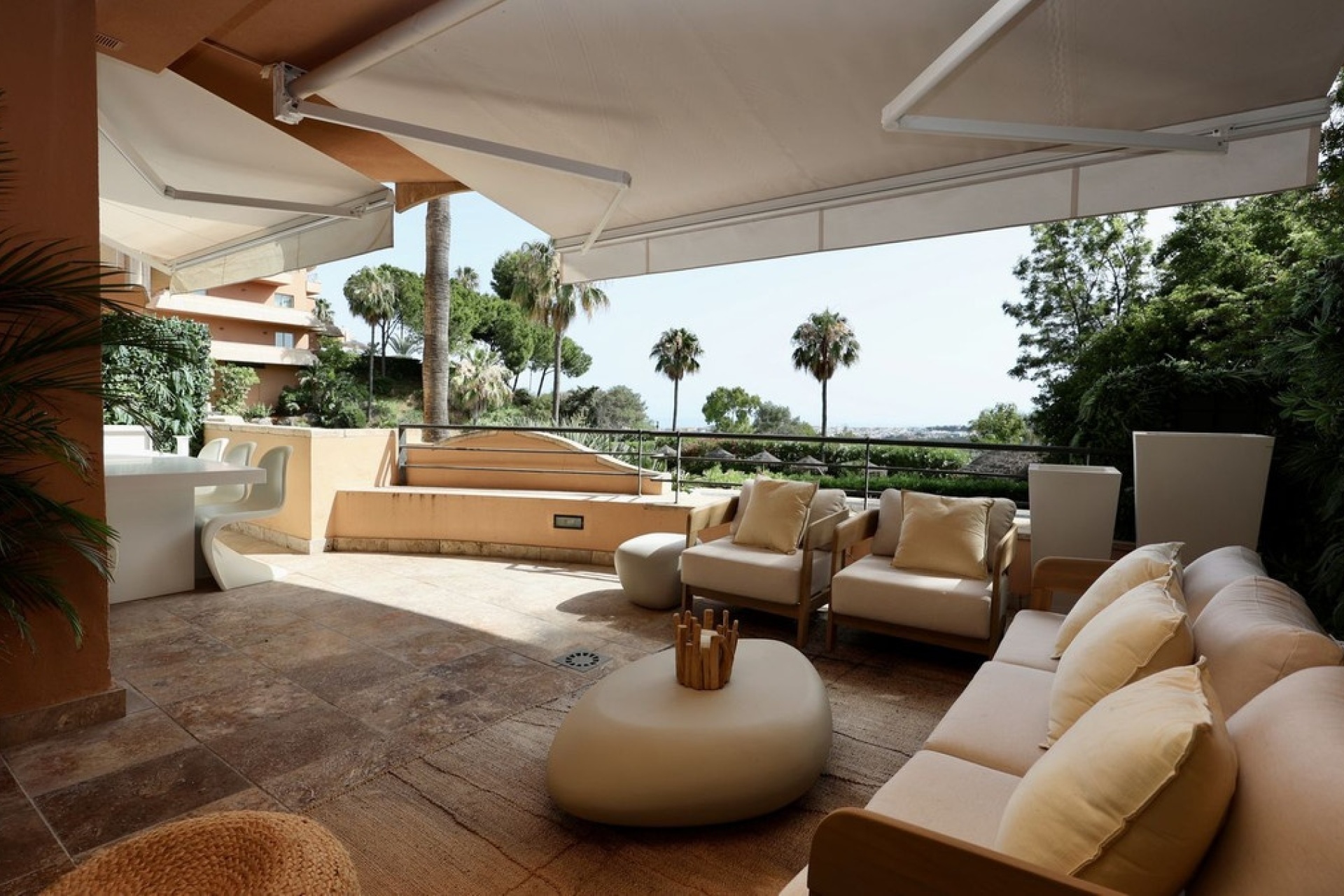 Resale - apartment - Marbella - Nueva Andalucía