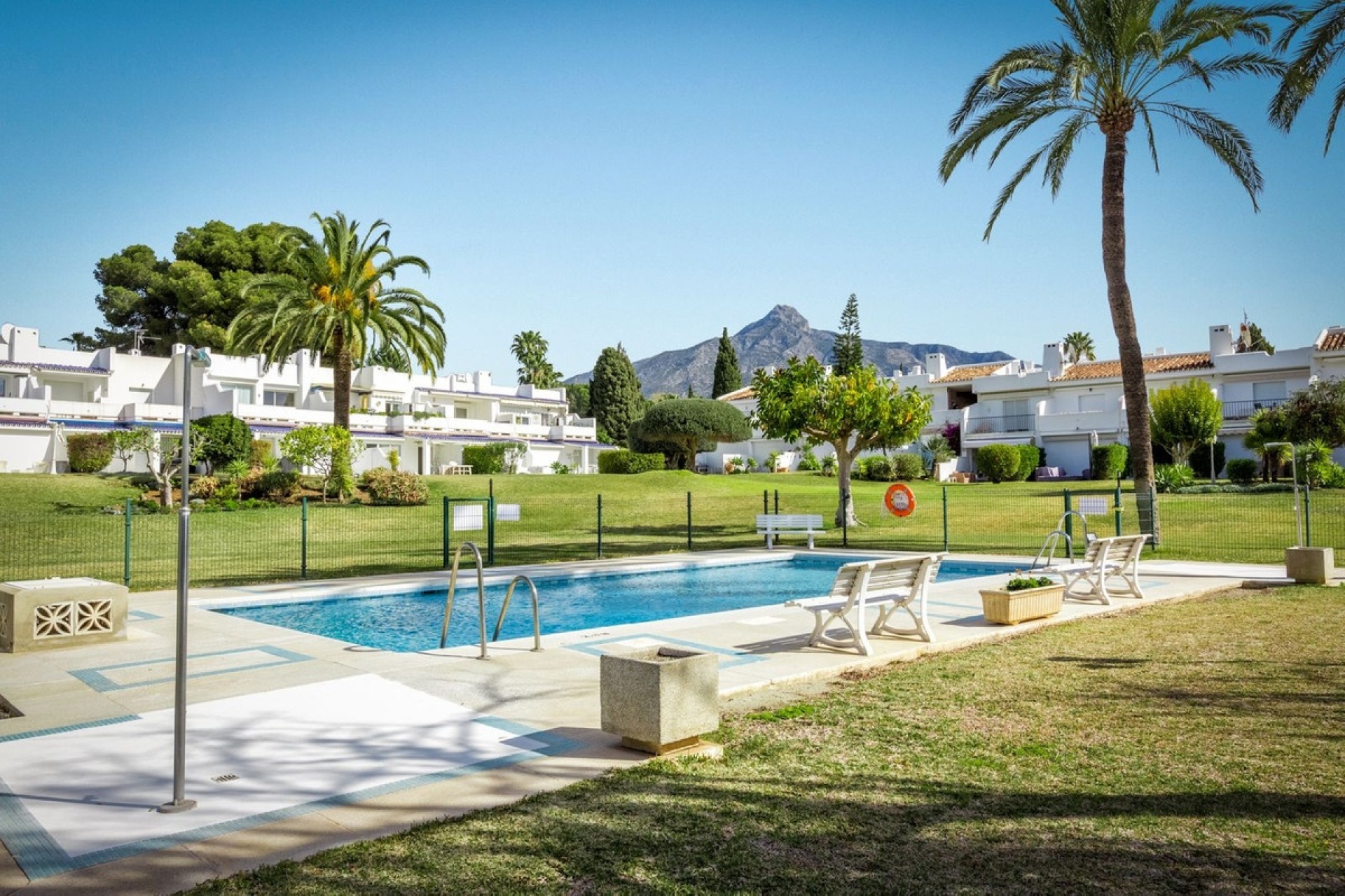 Resale - apartment - Marbella - Nueva Andalucía