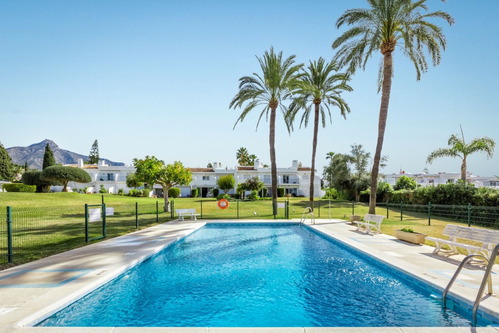 Resale - apartment - Marbella - Nueva Andalucía