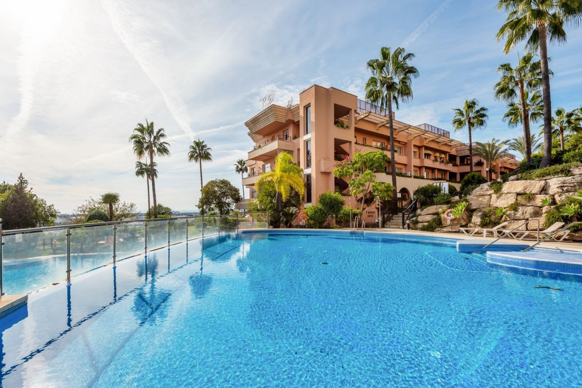 Resale - apartment - Marbella - Nueva Andalucía