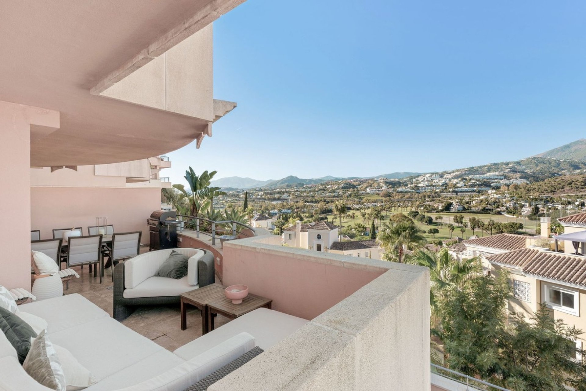 Resale - apartment - Marbella - Nueva Andalucía