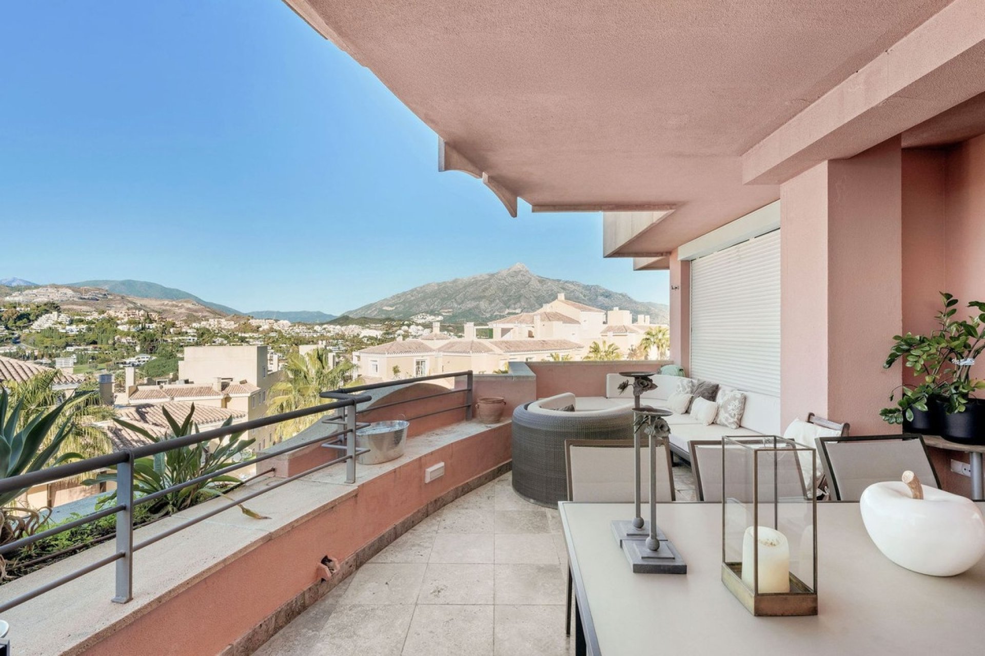 Resale - apartment - Marbella - Nueva Andalucía