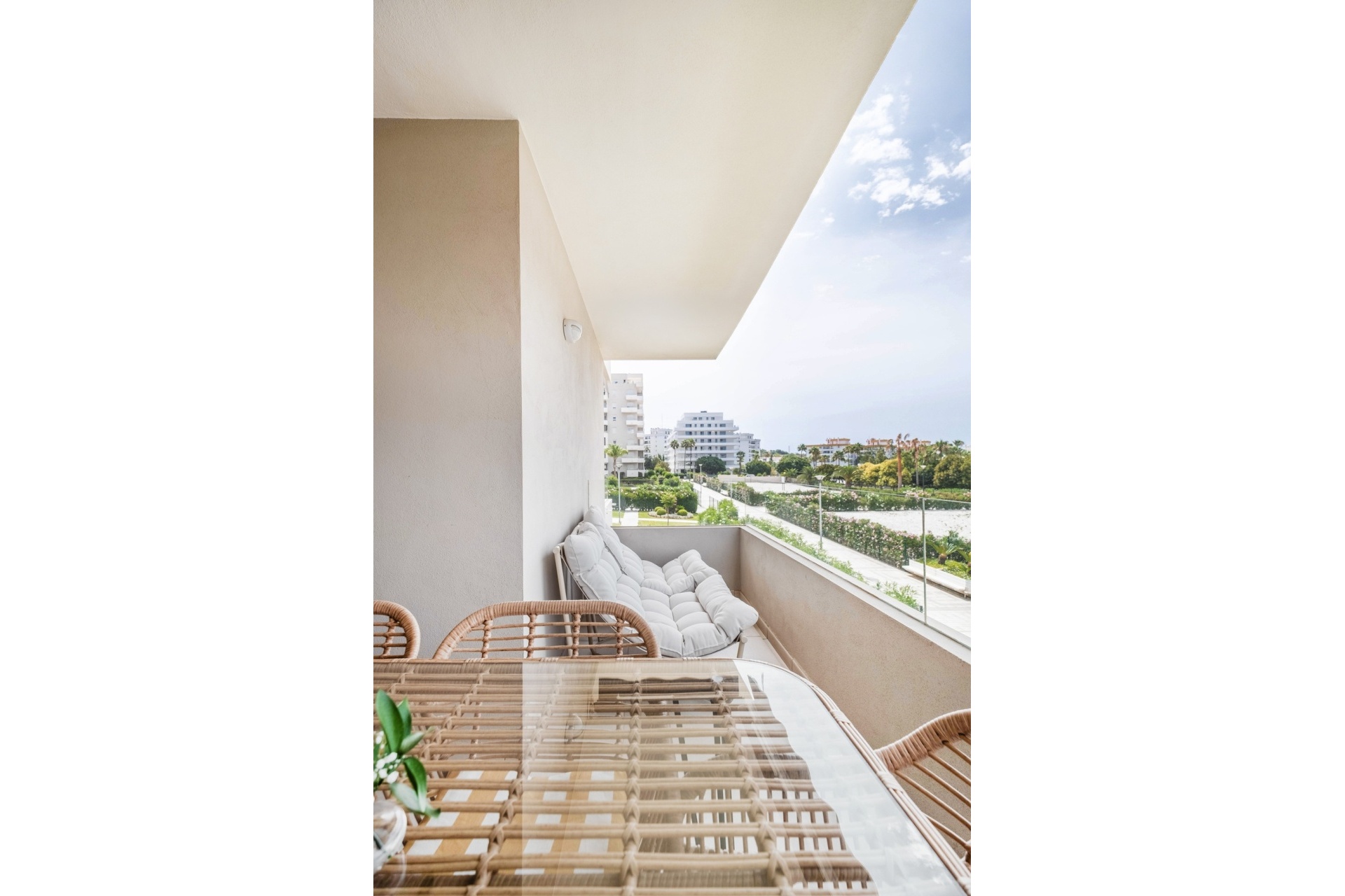 Resale - apartment - Marbella - Nueva Andalucía