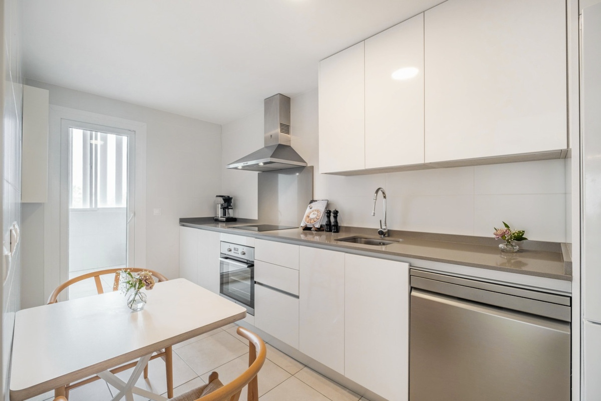 Resale - apartment - Marbella - Nueva Andalucía