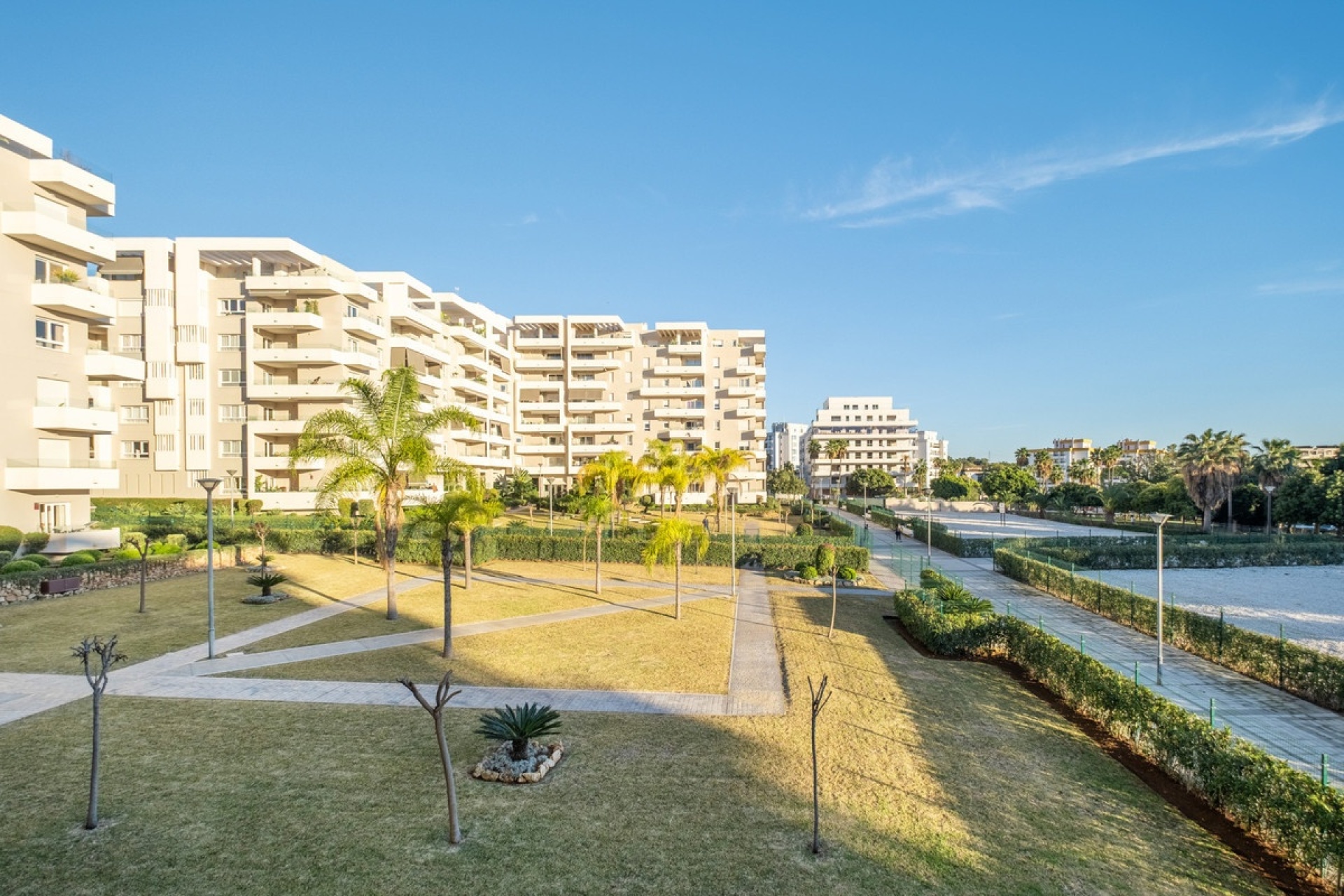 Resale - apartment - Marbella - Nueva Andalucía