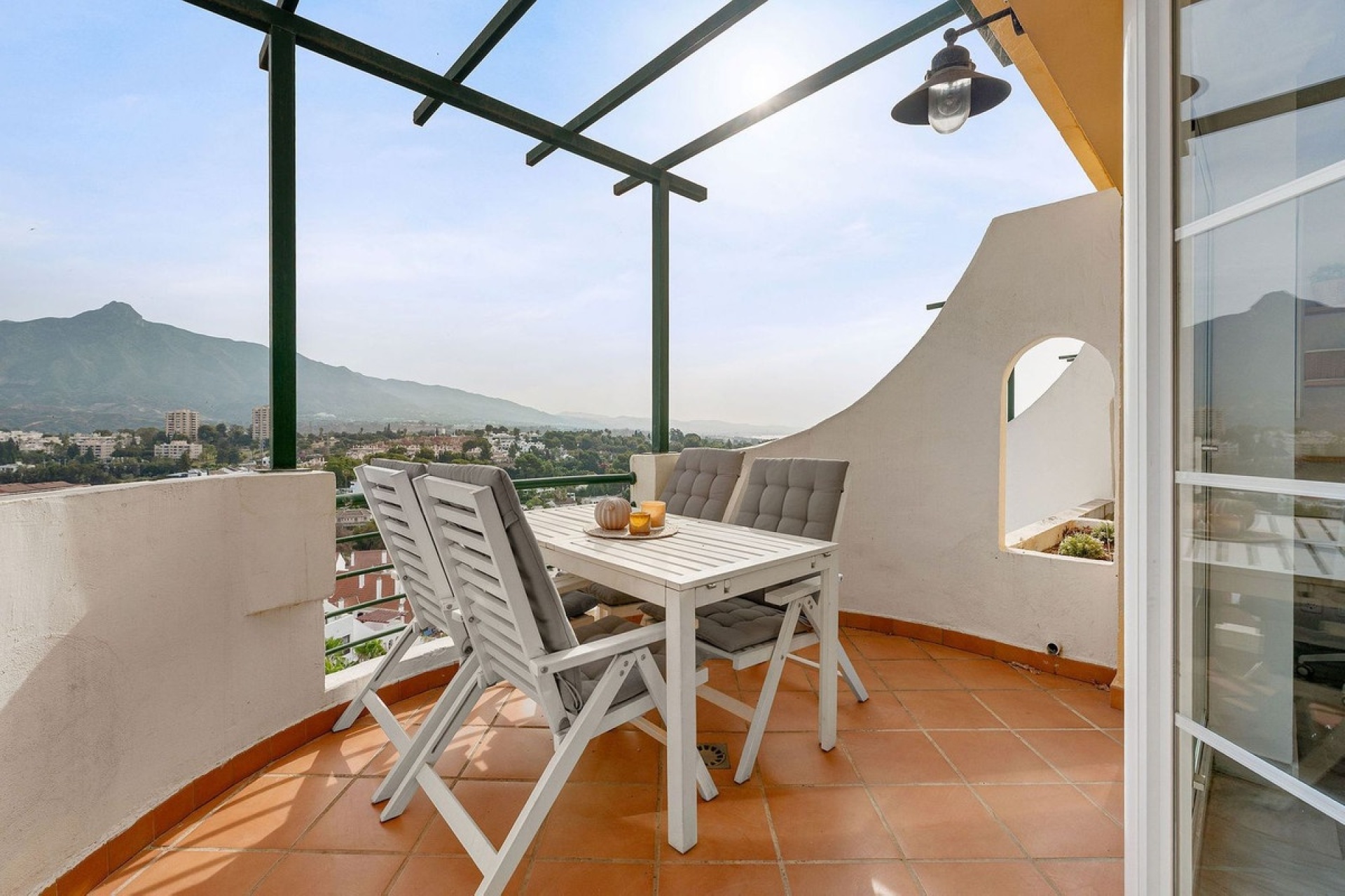 Resale - apartment - Marbella - Nueva Andalucía