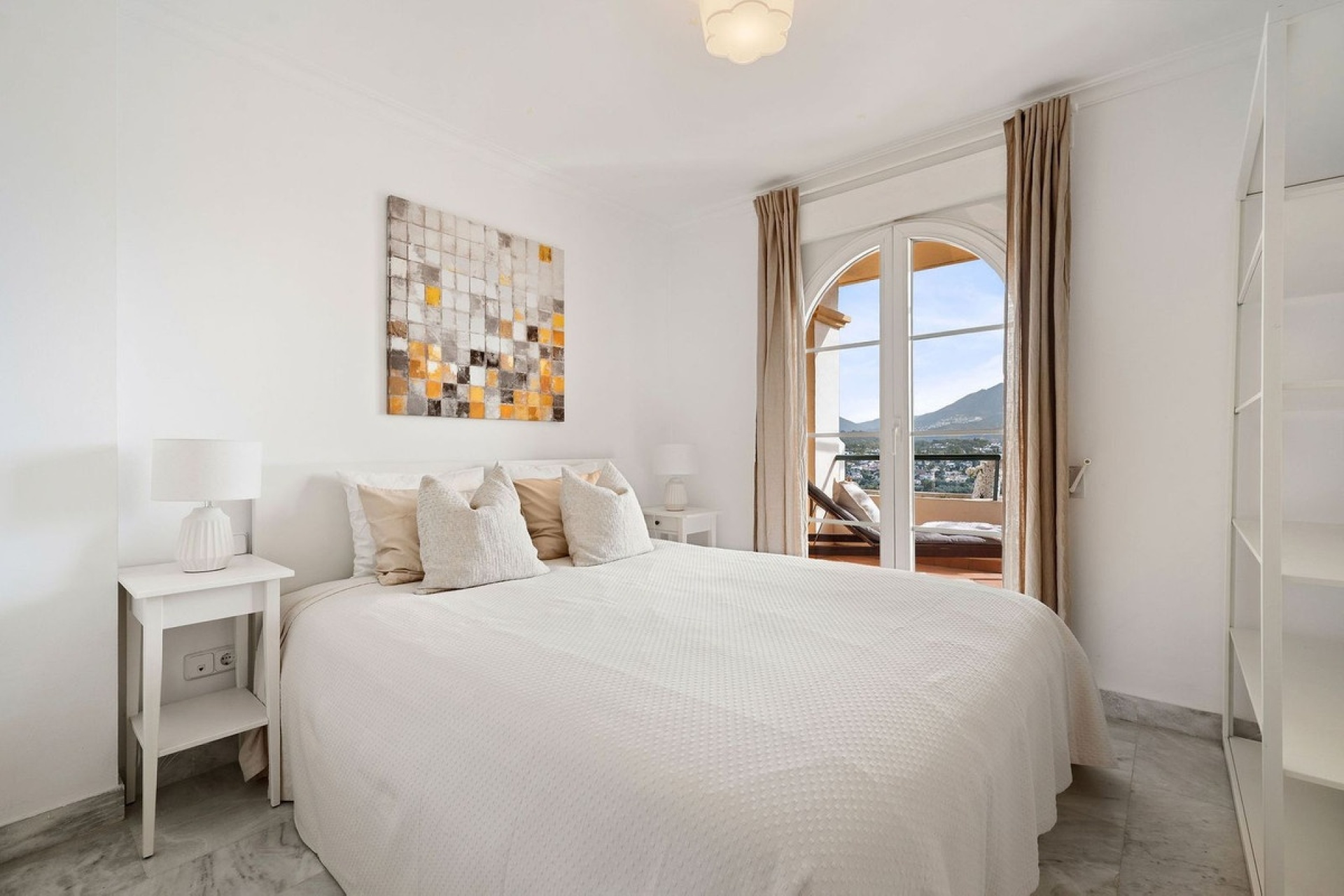 Resale - apartment - Marbella - Nueva Andalucía