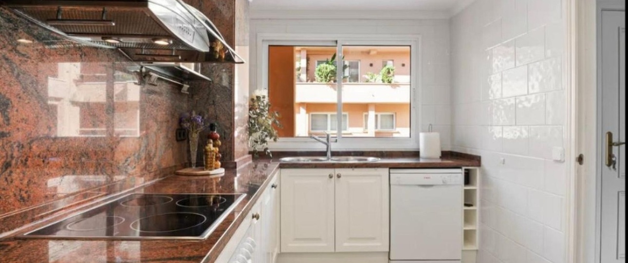 Resale - apartment - Marbella - Nueva Andalucía