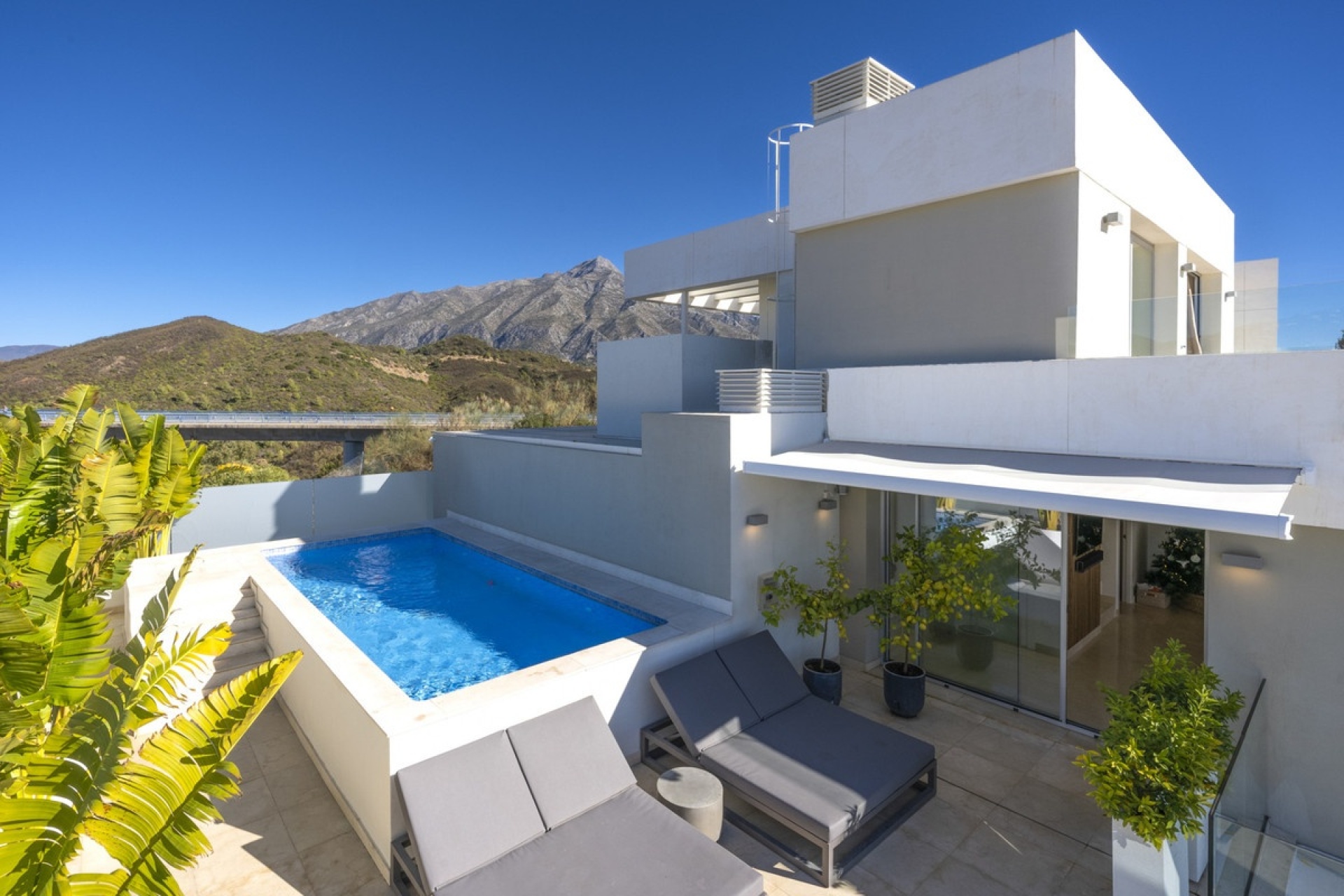Resale - apartment - Marbella - Nueva Andalucía