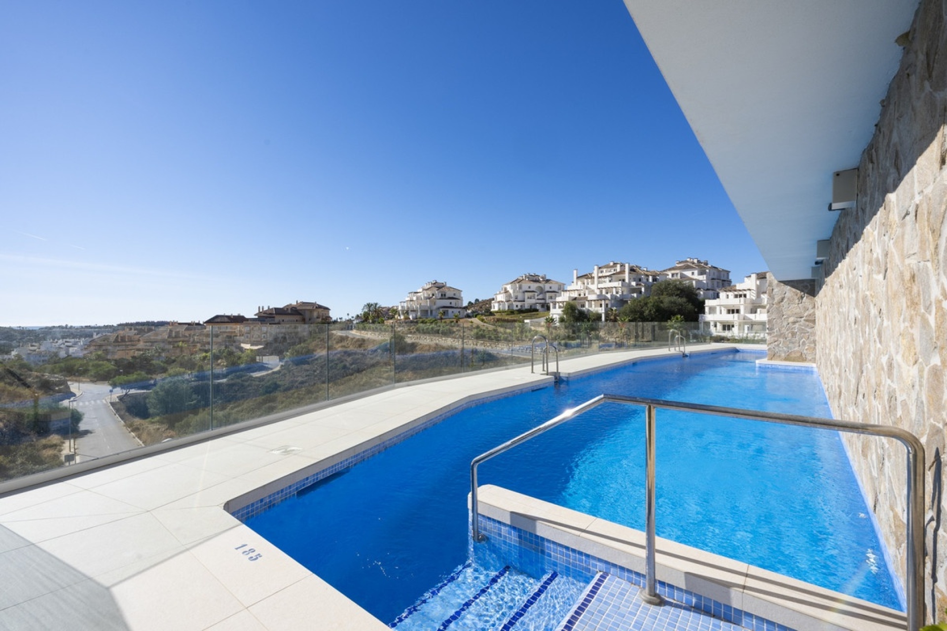 Resale - apartment - Marbella - Nueva Andalucía