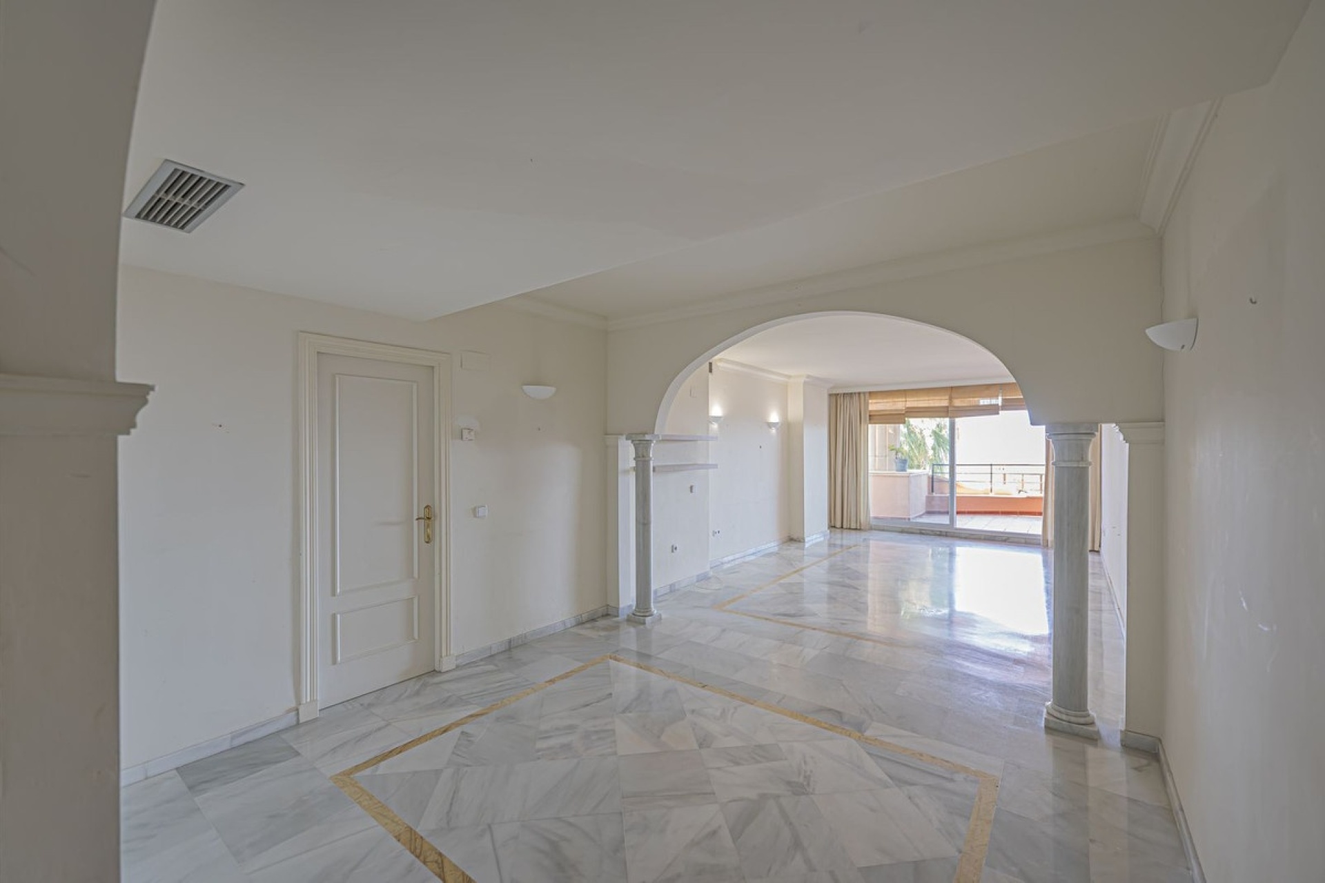 Resale - apartment - Marbella - Nueva Andalucía