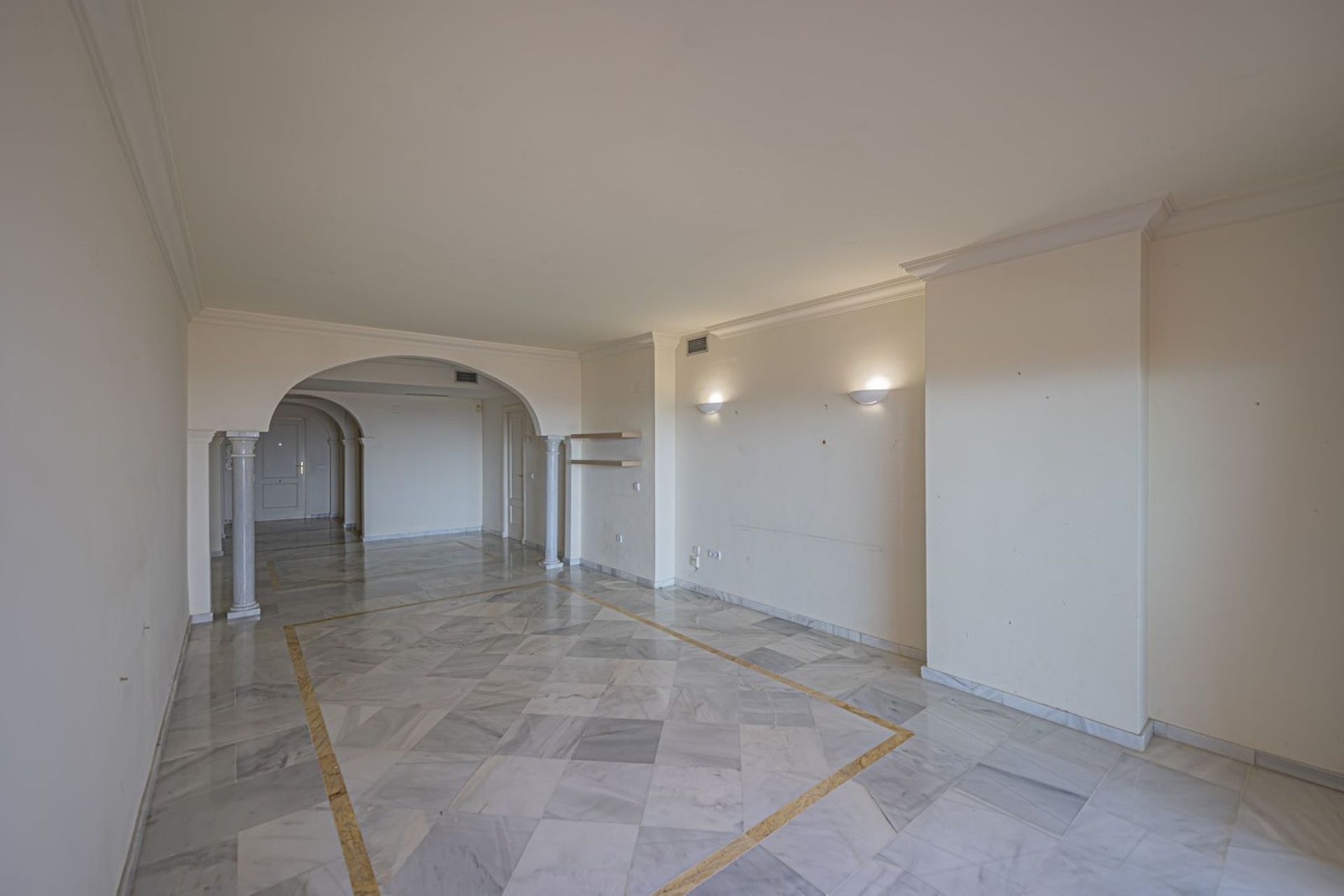 Resale - apartment - Marbella - Nueva Andalucía