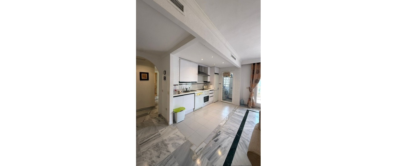Resale - apartment - Marbella - Nueva Andalucía