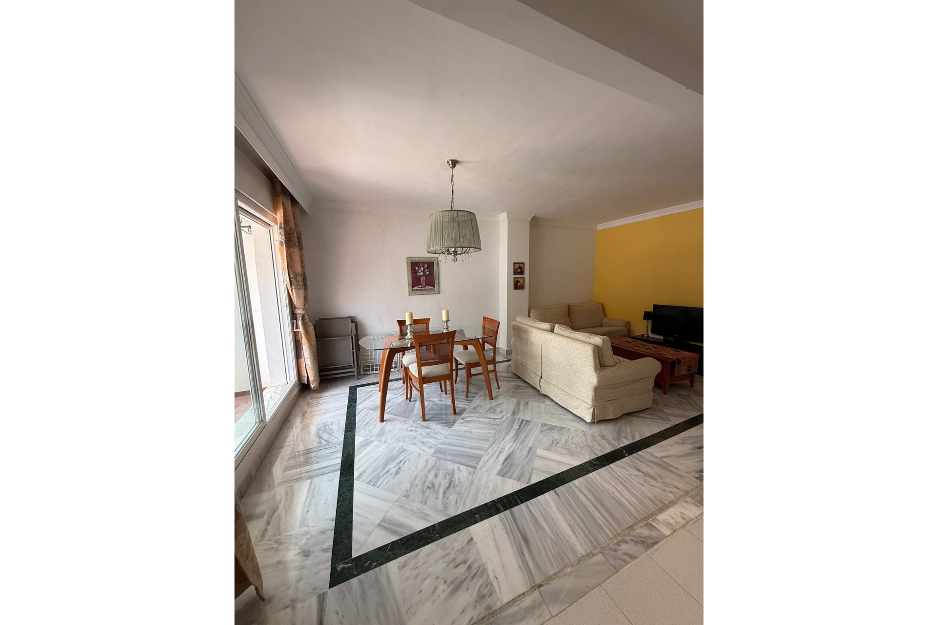Resale - apartment - Marbella - Nueva Andalucía