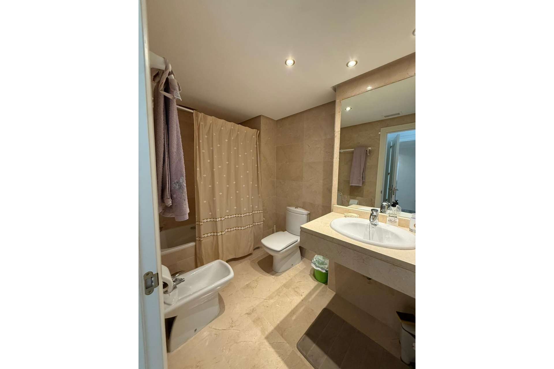 Resale - apartment - Marbella - Nueva Andalucía