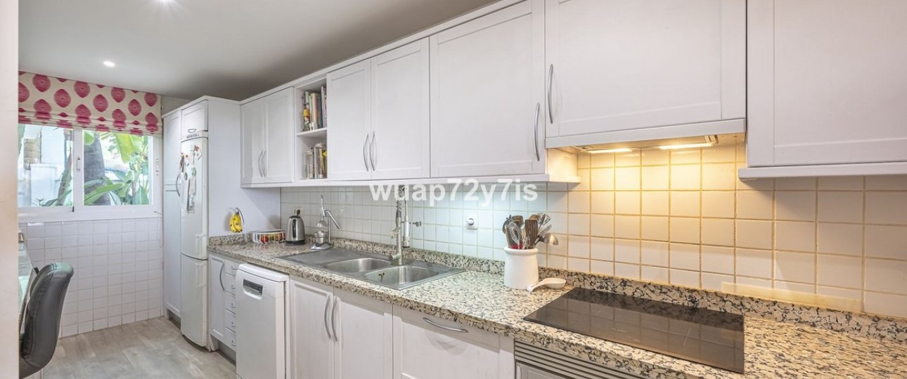 Resale - apartment - Marbella - Nueva Andalucía