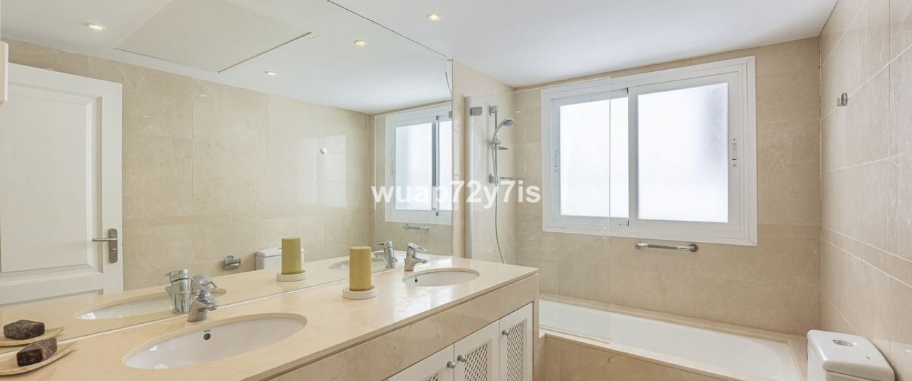 Resale - apartment - Marbella - Nueva Andalucía