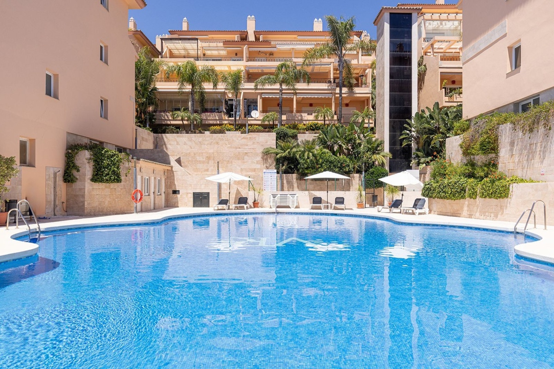 Resale - apartment - Marbella - Nueva Andalucía
