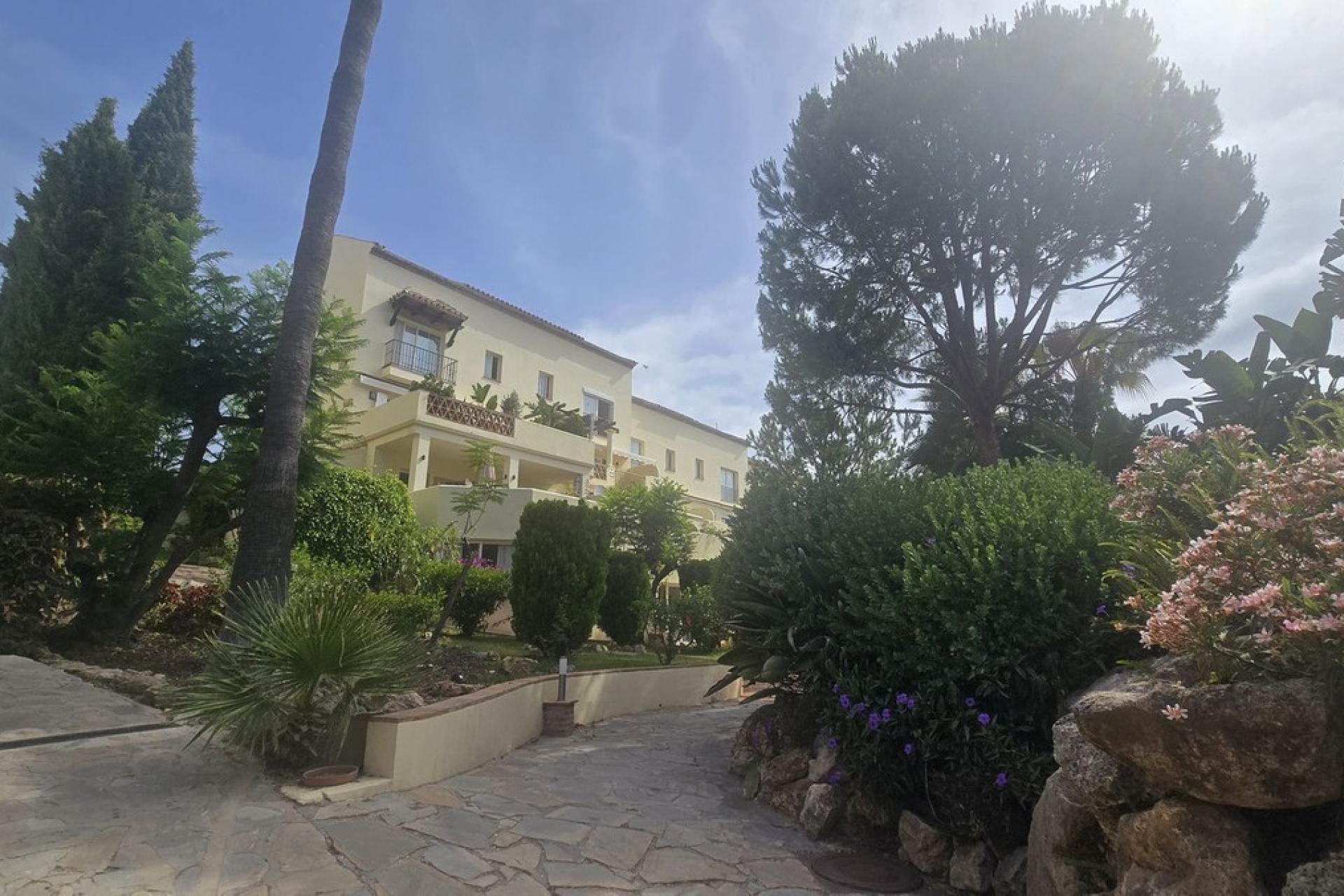 Resale - apartment - Marbella - Nueva Andalucía