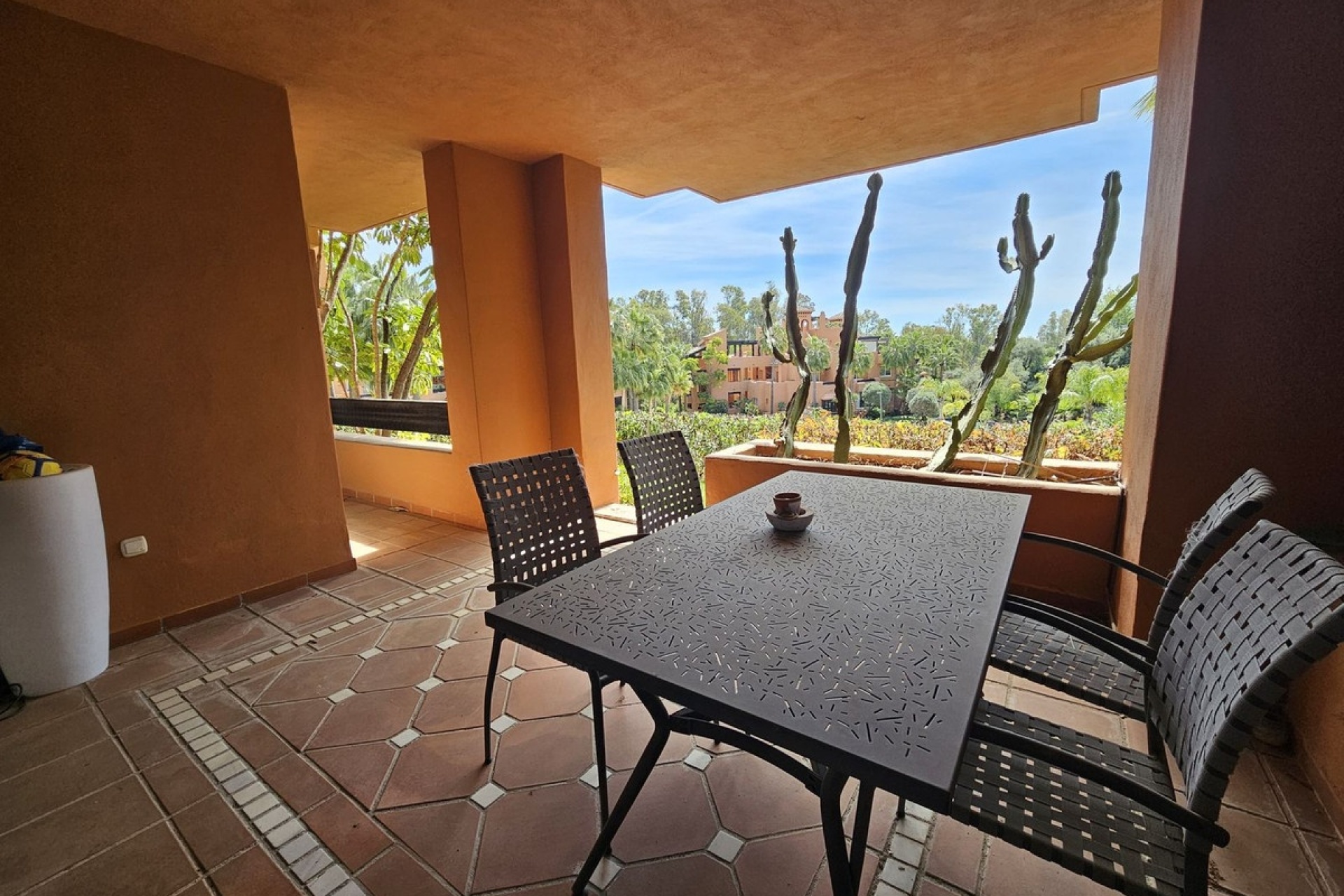 Resale - apartment - Marbella - Nueva Andalucía