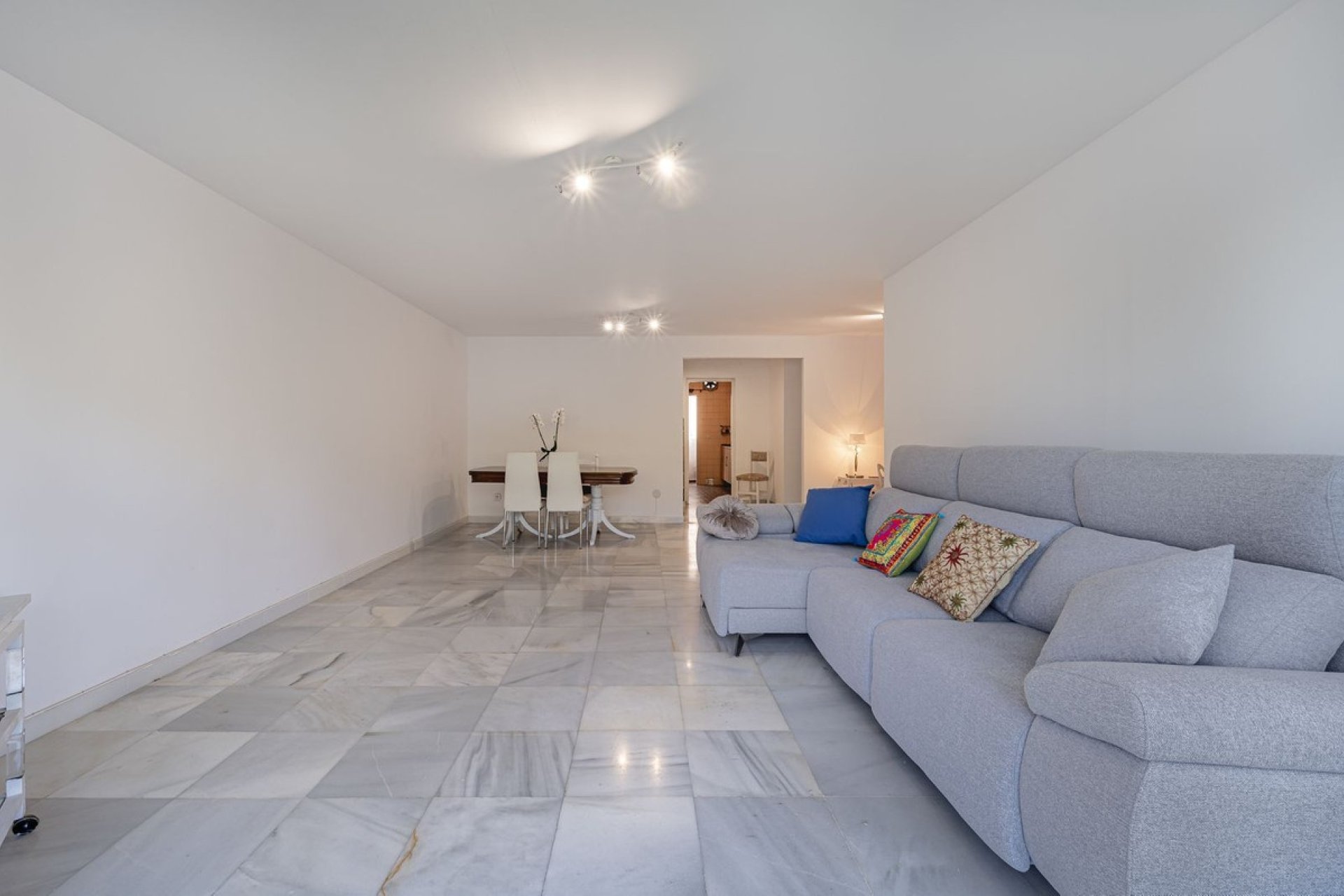 Resale - apartment - Marbella - Nueva Andalucía