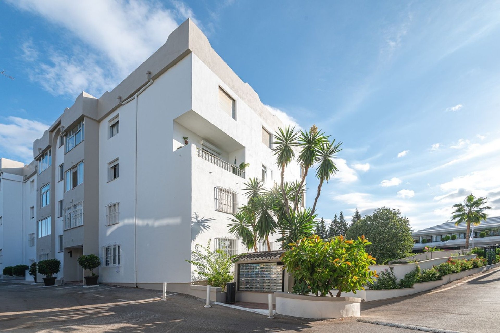 Resale - apartment - Marbella - Nueva Andalucía