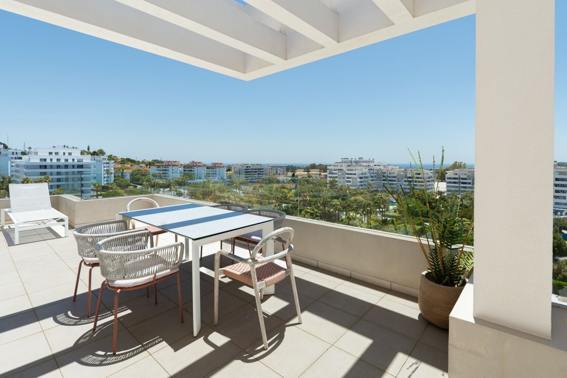 Resale - apartment - Marbella - Nueva Andalucía