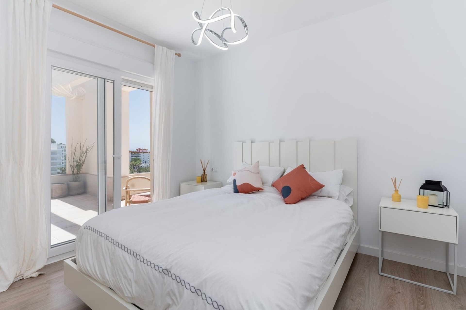Resale - apartment - Marbella - Nueva Andalucía