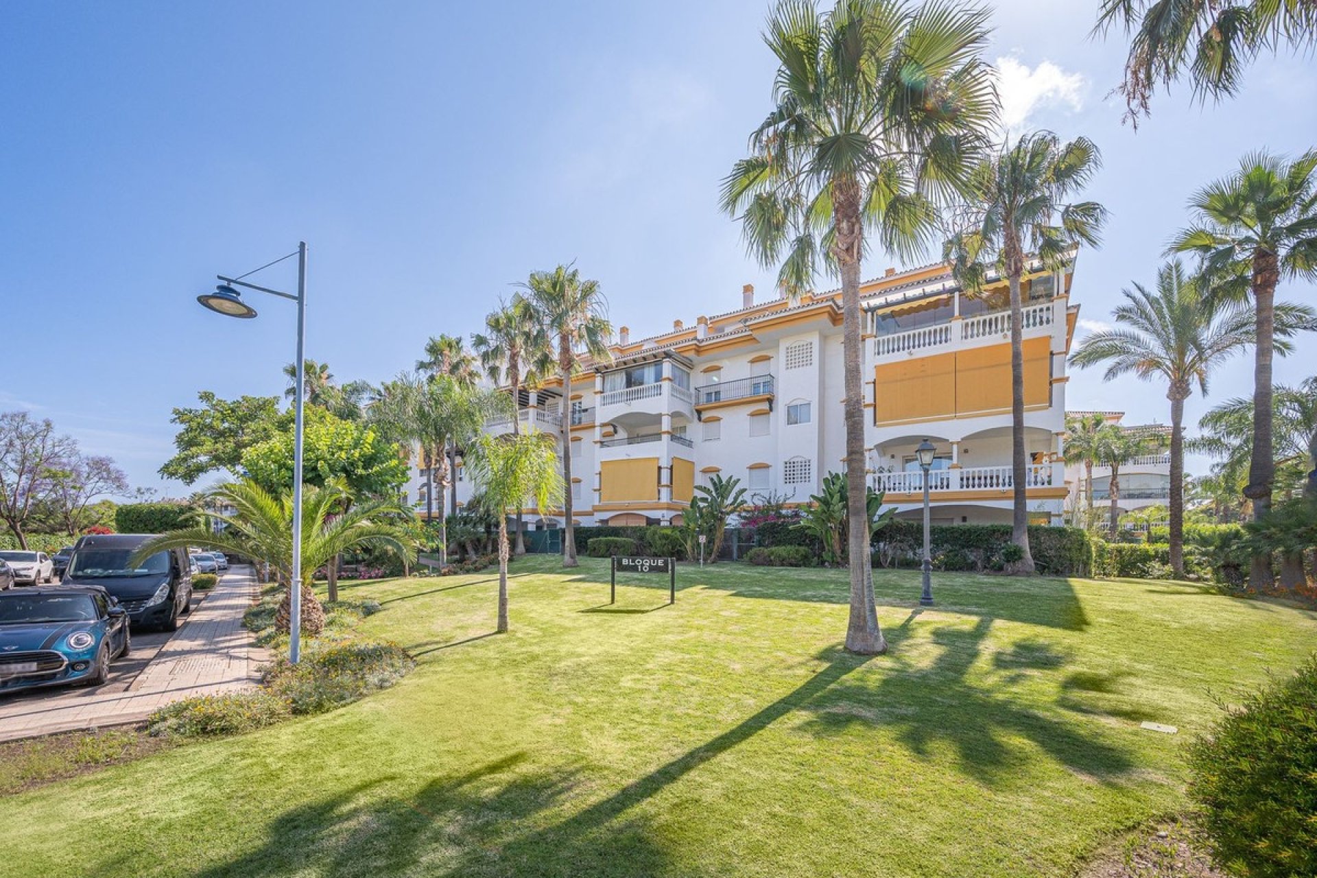 Resale - apartment - Marbella - Nueva Andalucía
