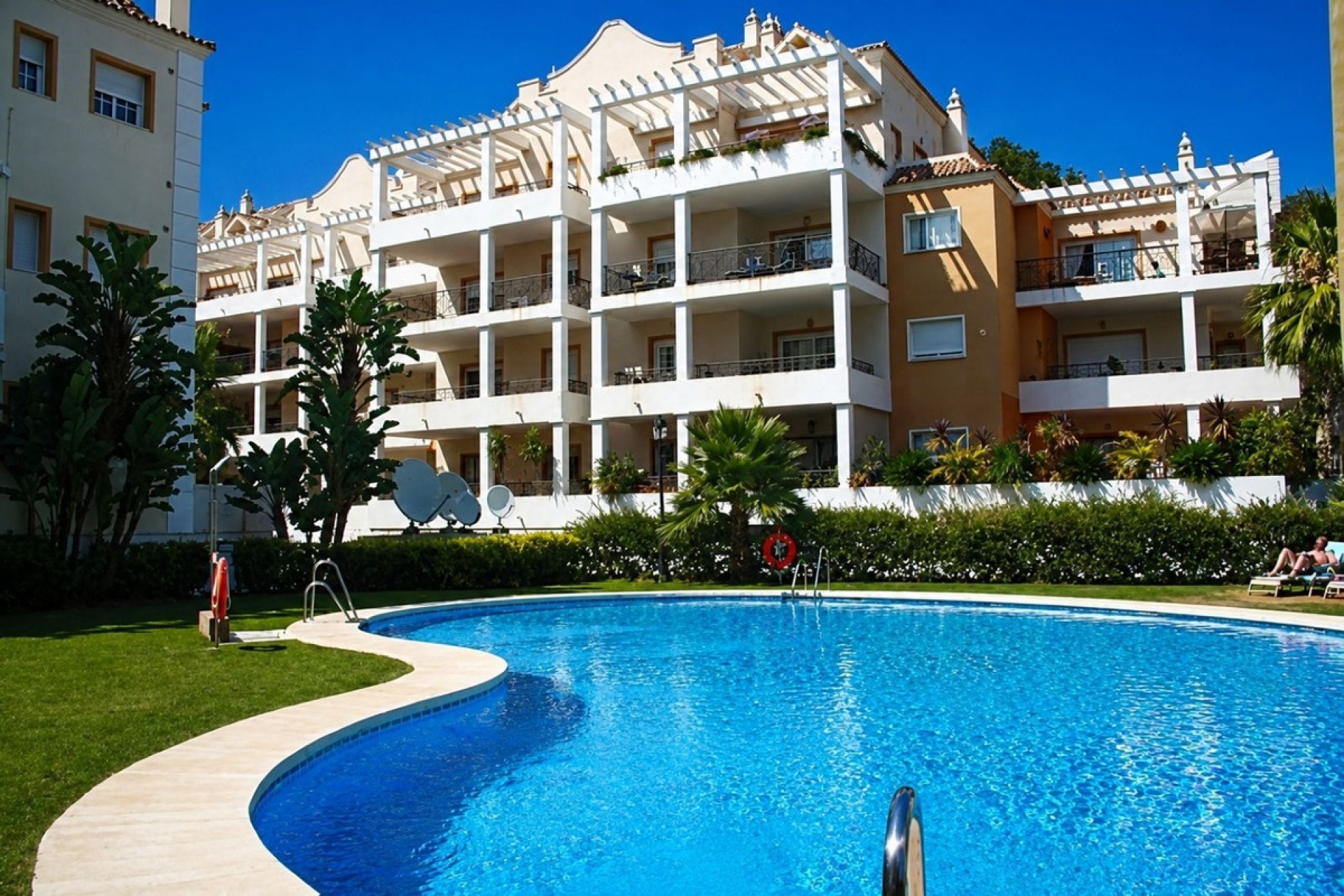 Resale - apartment - Marbella - Nueva Andalucía