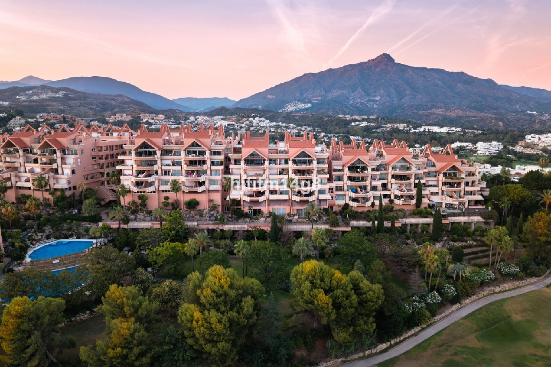 Resale - apartment - Marbella - Nueva Andalucía