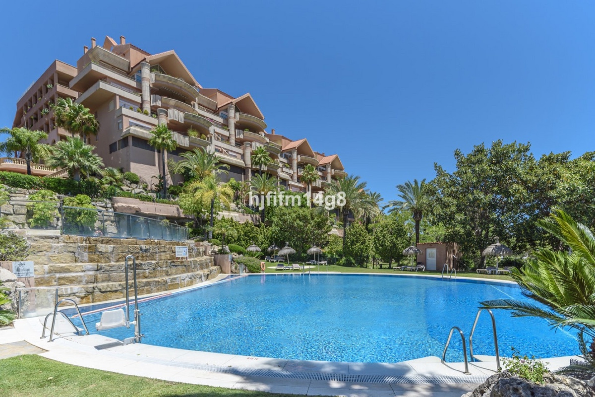 Resale - apartment - Marbella - Nueva Andalucía
