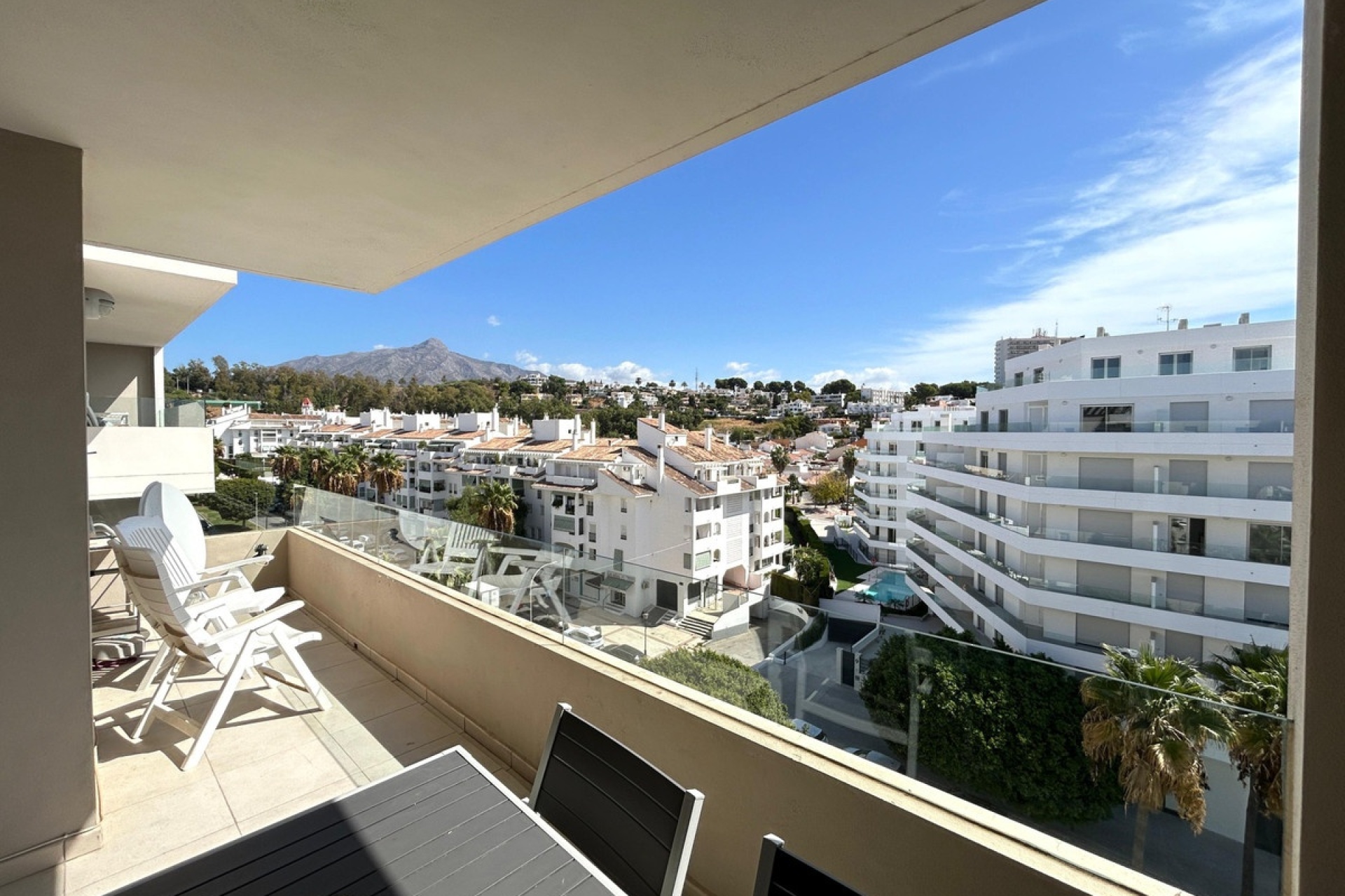 Resale - apartment - Marbella - Nueva Andalucía
