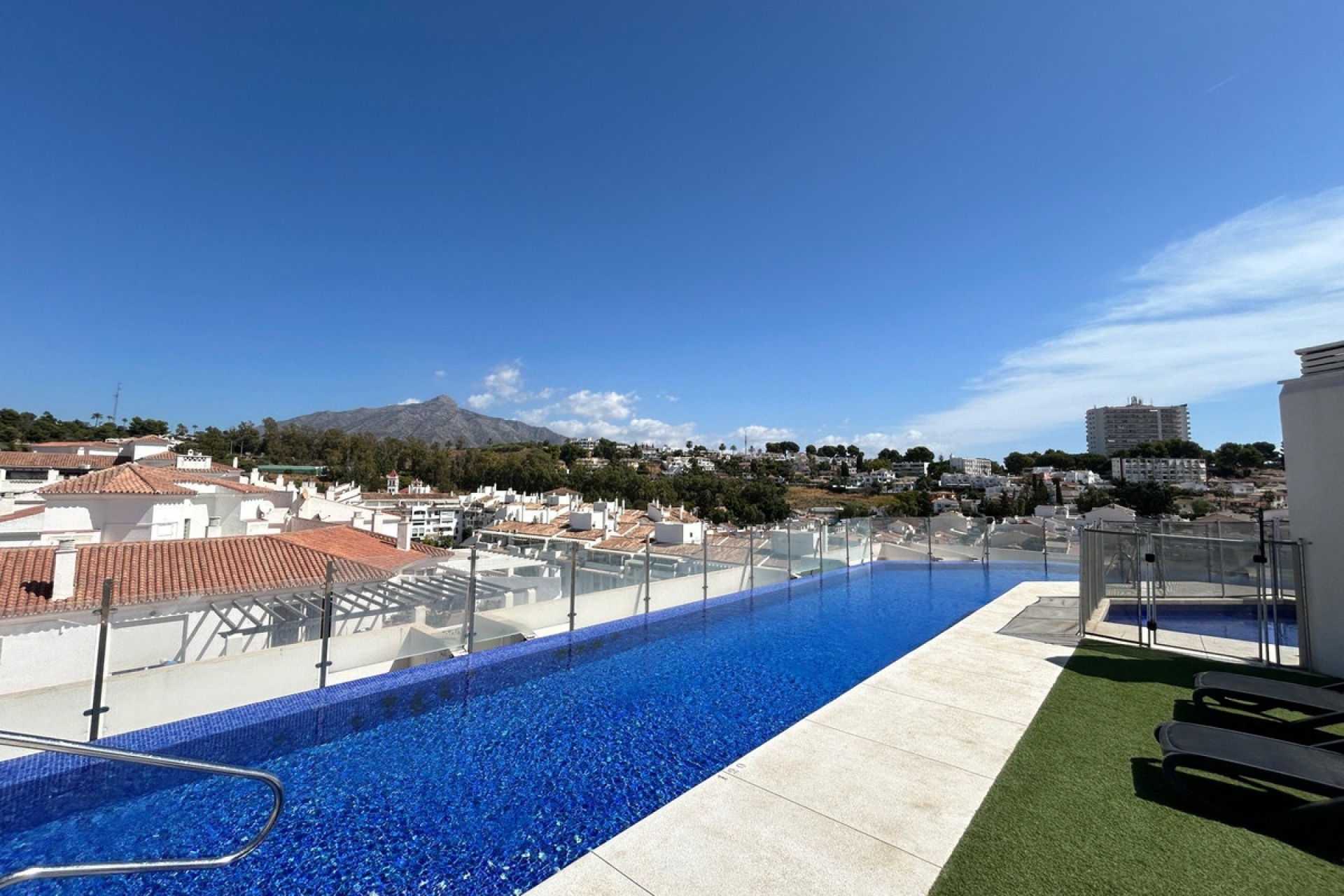 Resale - apartment - Marbella - Nueva Andalucía