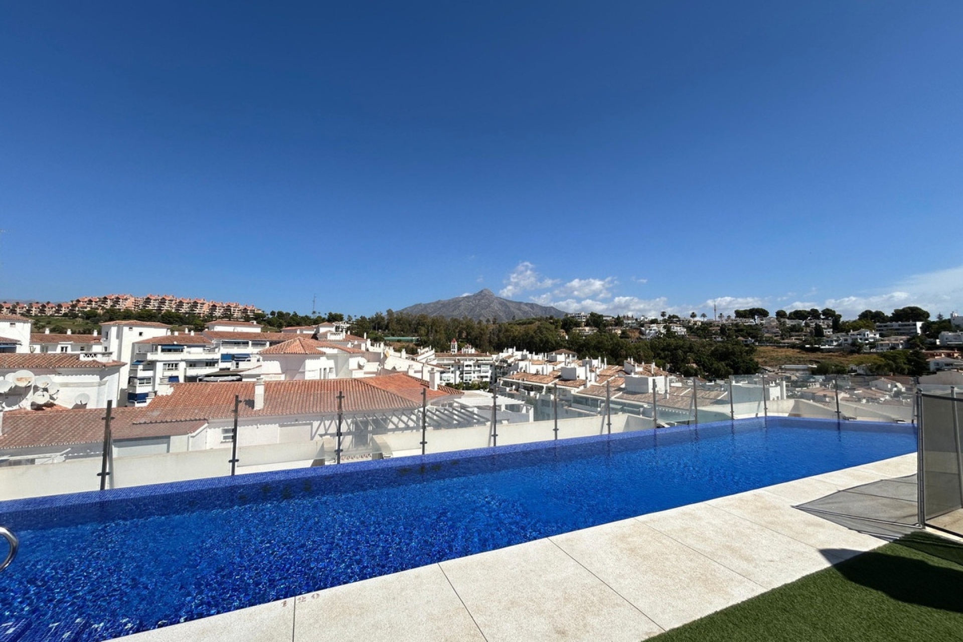 Resale - apartment - Marbella - Nueva Andalucía
