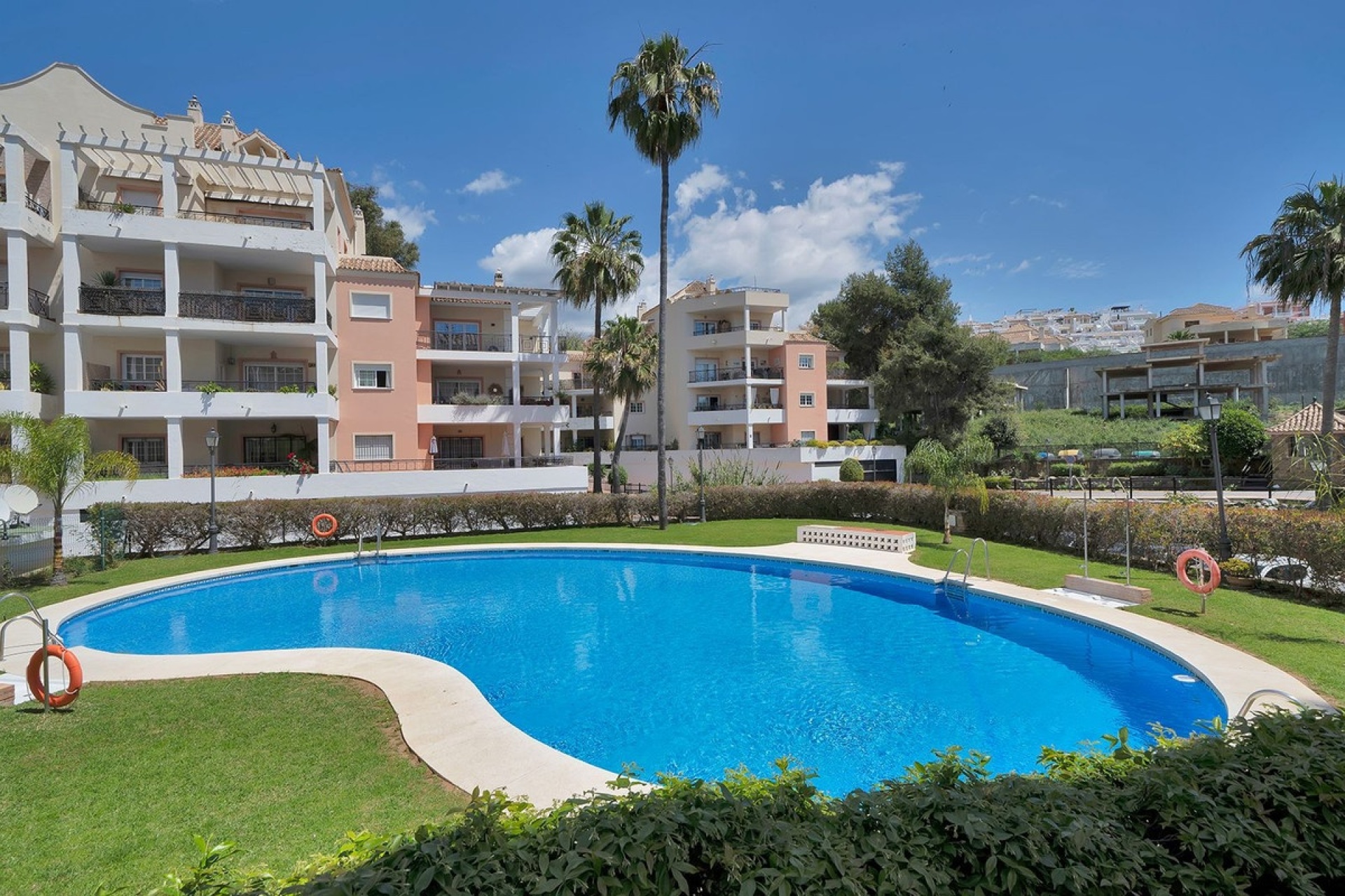 Resale - apartment - Marbella - Nueva Andalucía
