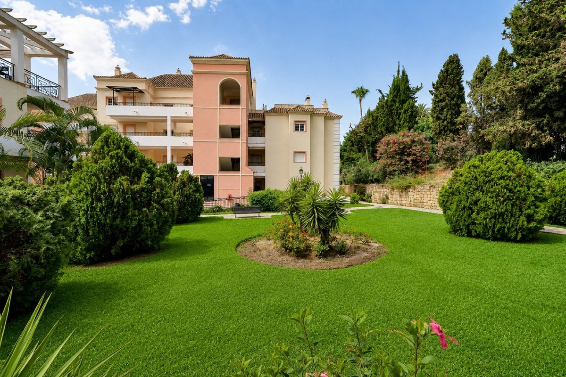 Resale - apartment - Marbella - Nueva Andalucía
