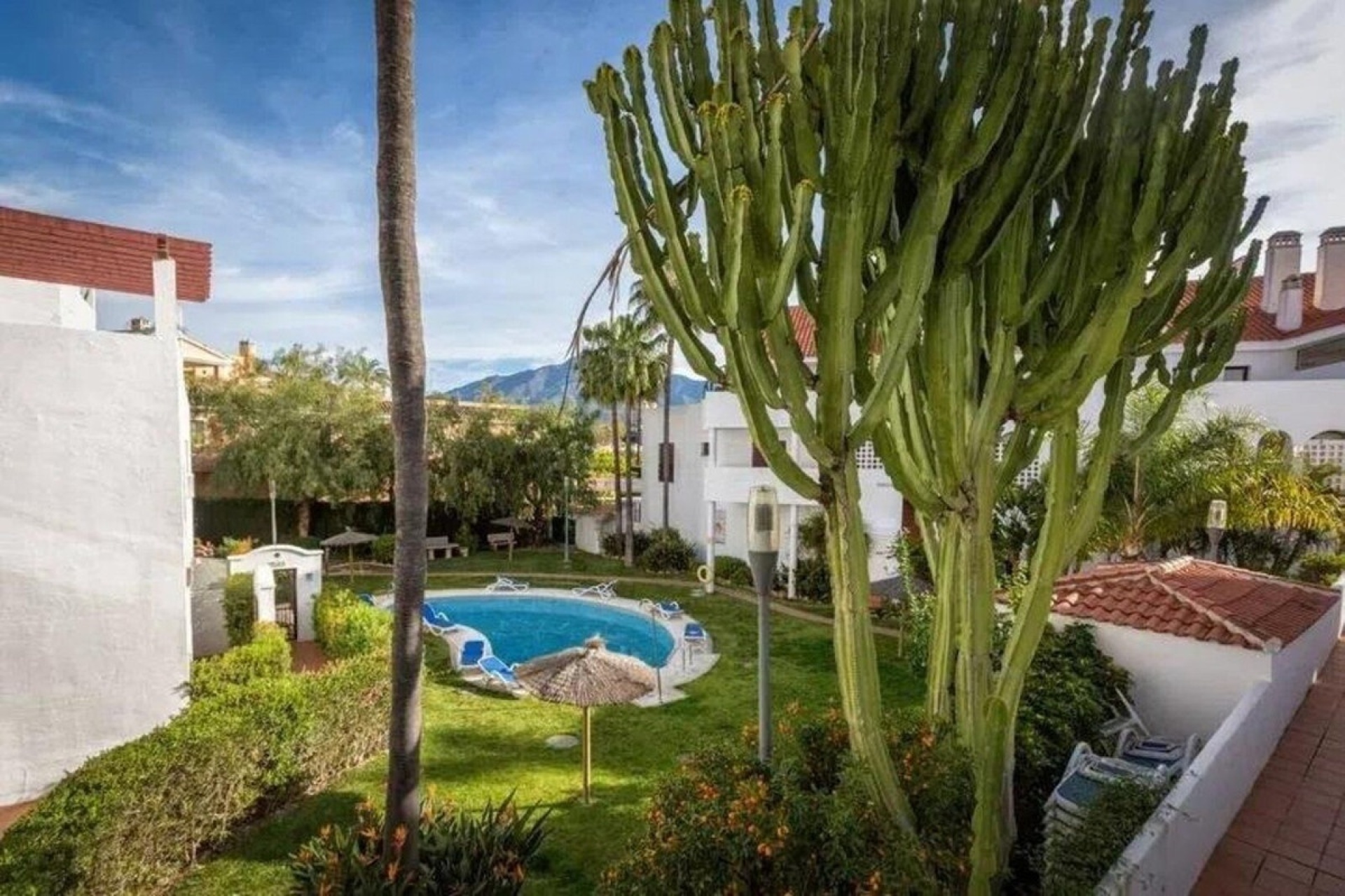 Resale - apartment - Marbella - Nueva Andalucía