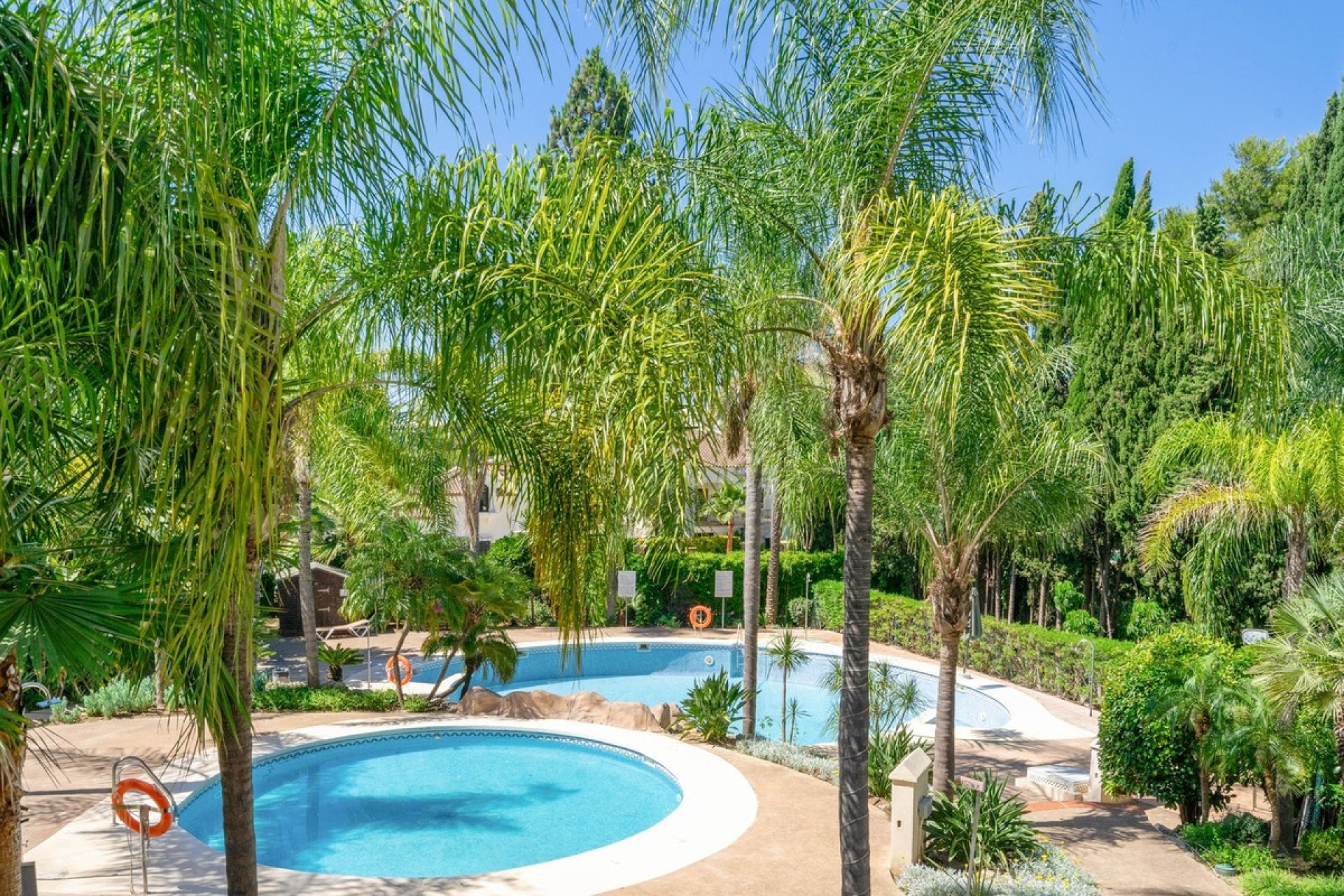 Resale - apartment - Marbella - Nueva Andalucía