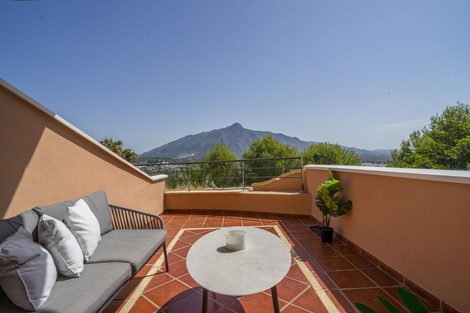 Resale - apartment - Marbella - Nueva Andalucía