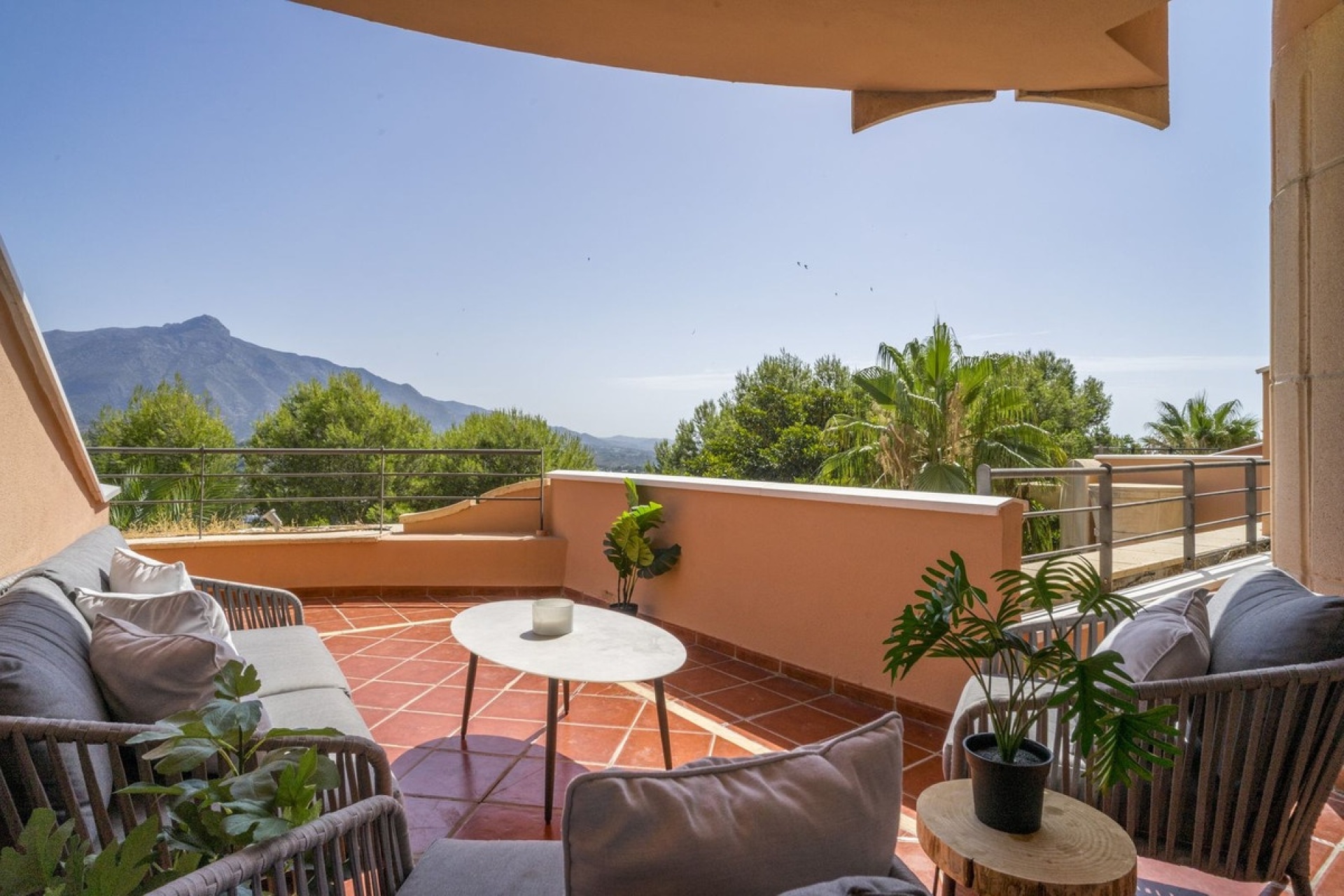 Resale - apartment - Marbella - Nueva Andalucía