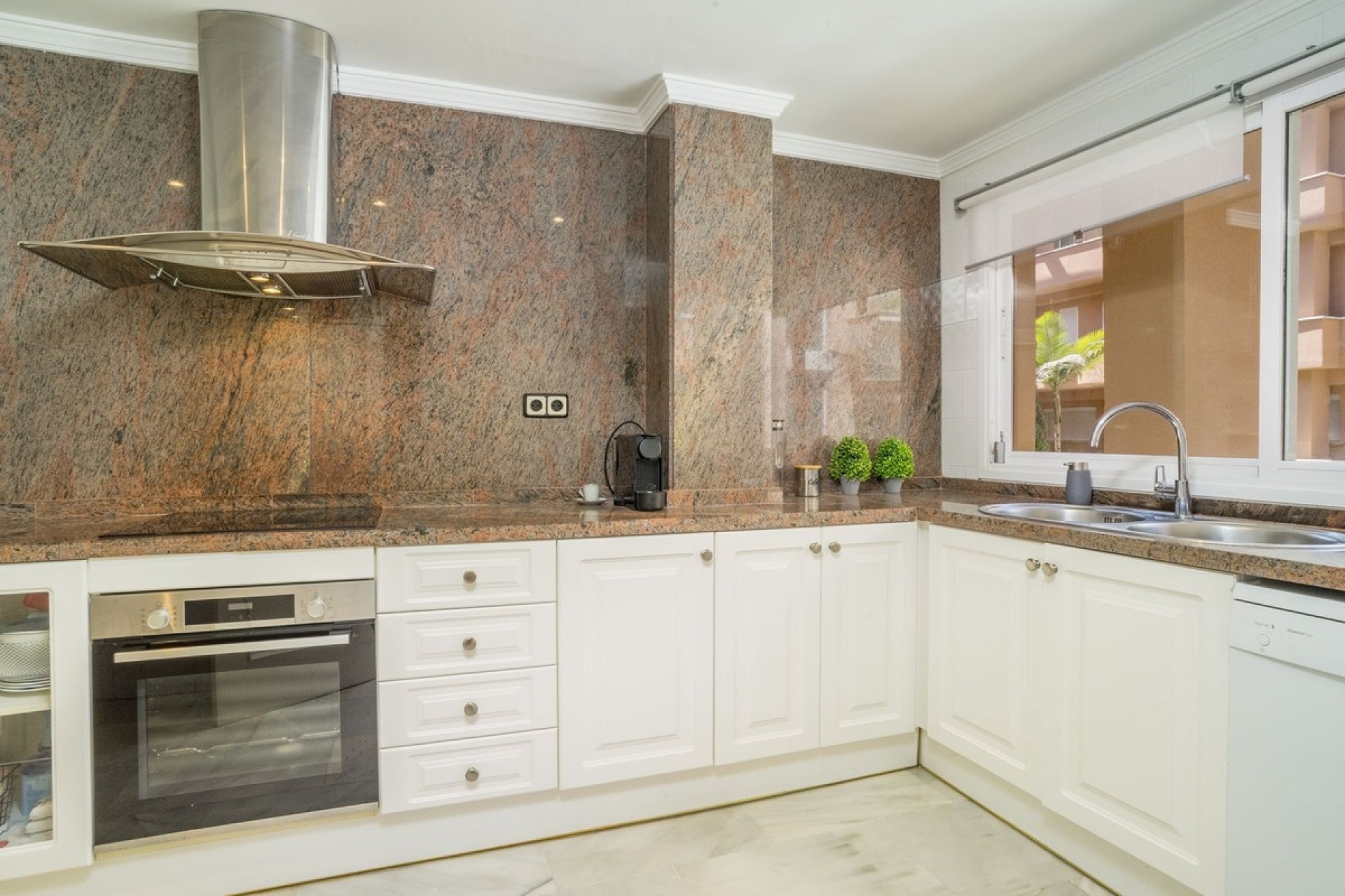 Resale - apartment - Marbella - Nueva Andalucía